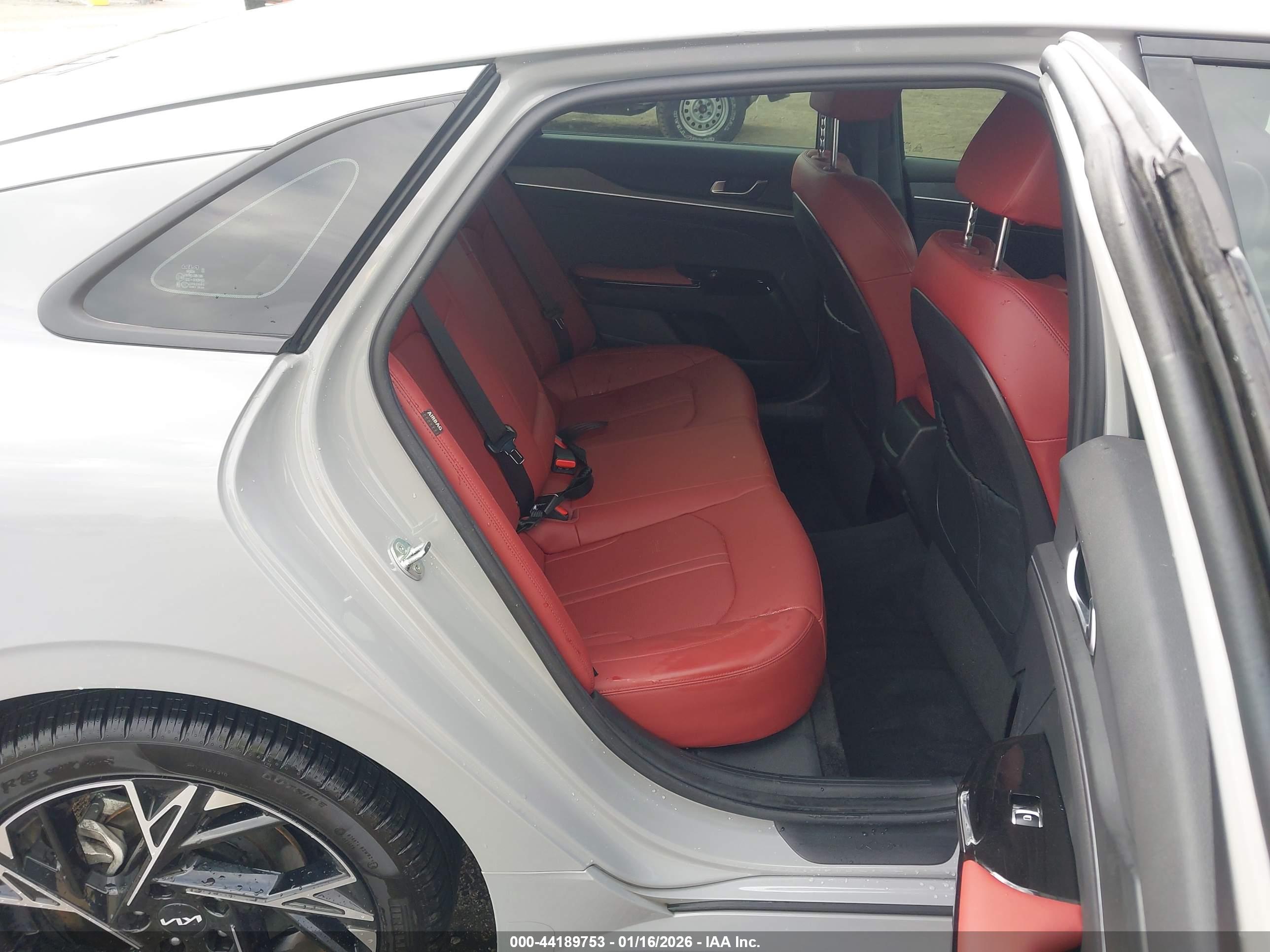 KIA K5 image 8
