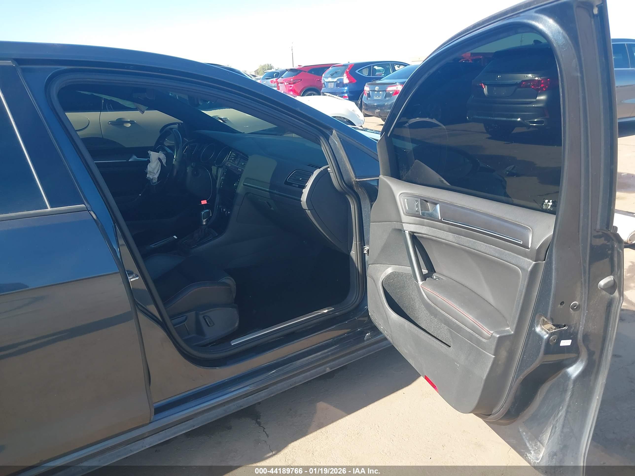 VOLKSWAGEN GOLF image 5
