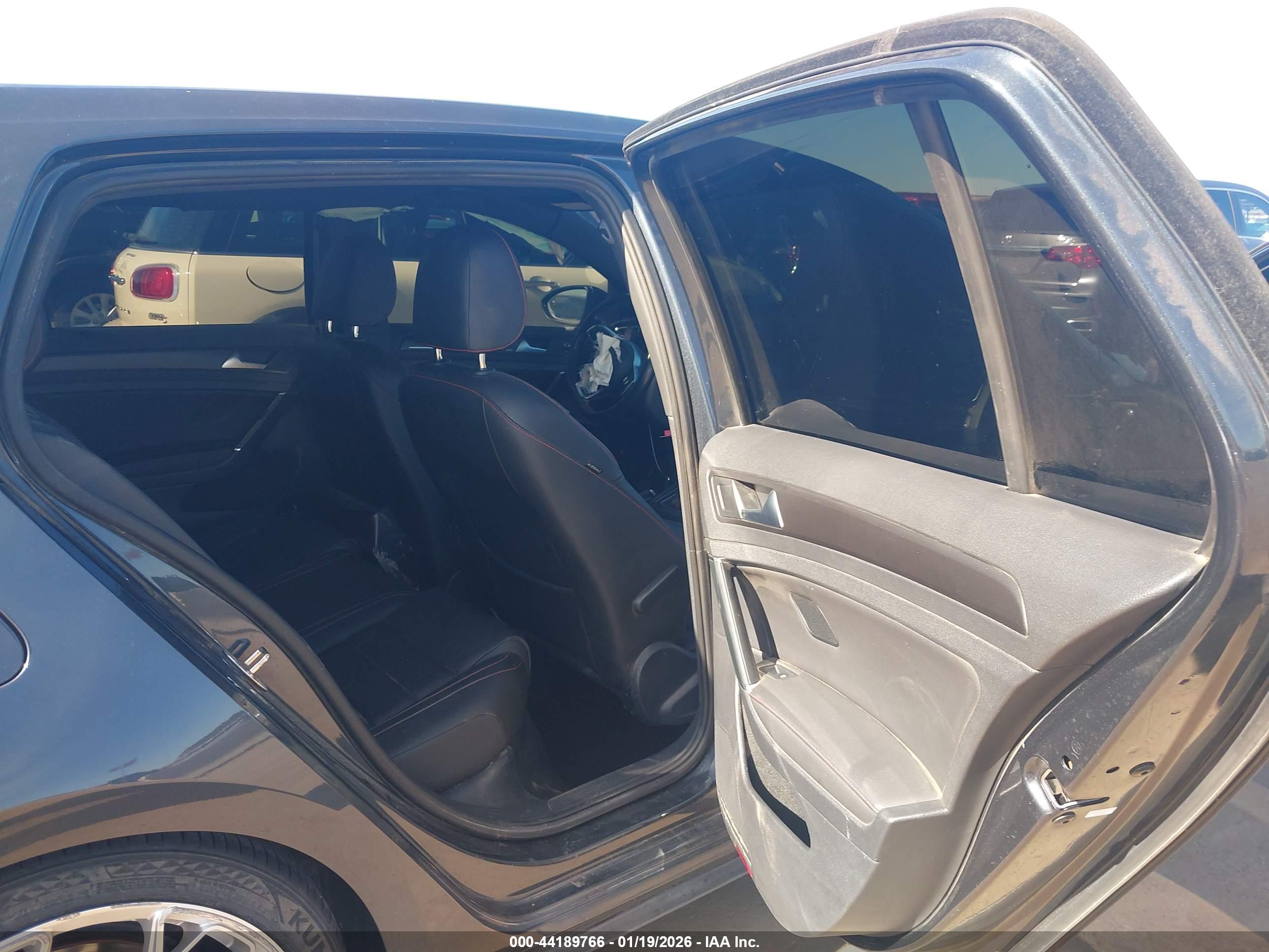 VOLKSWAGEN GOLF image 8