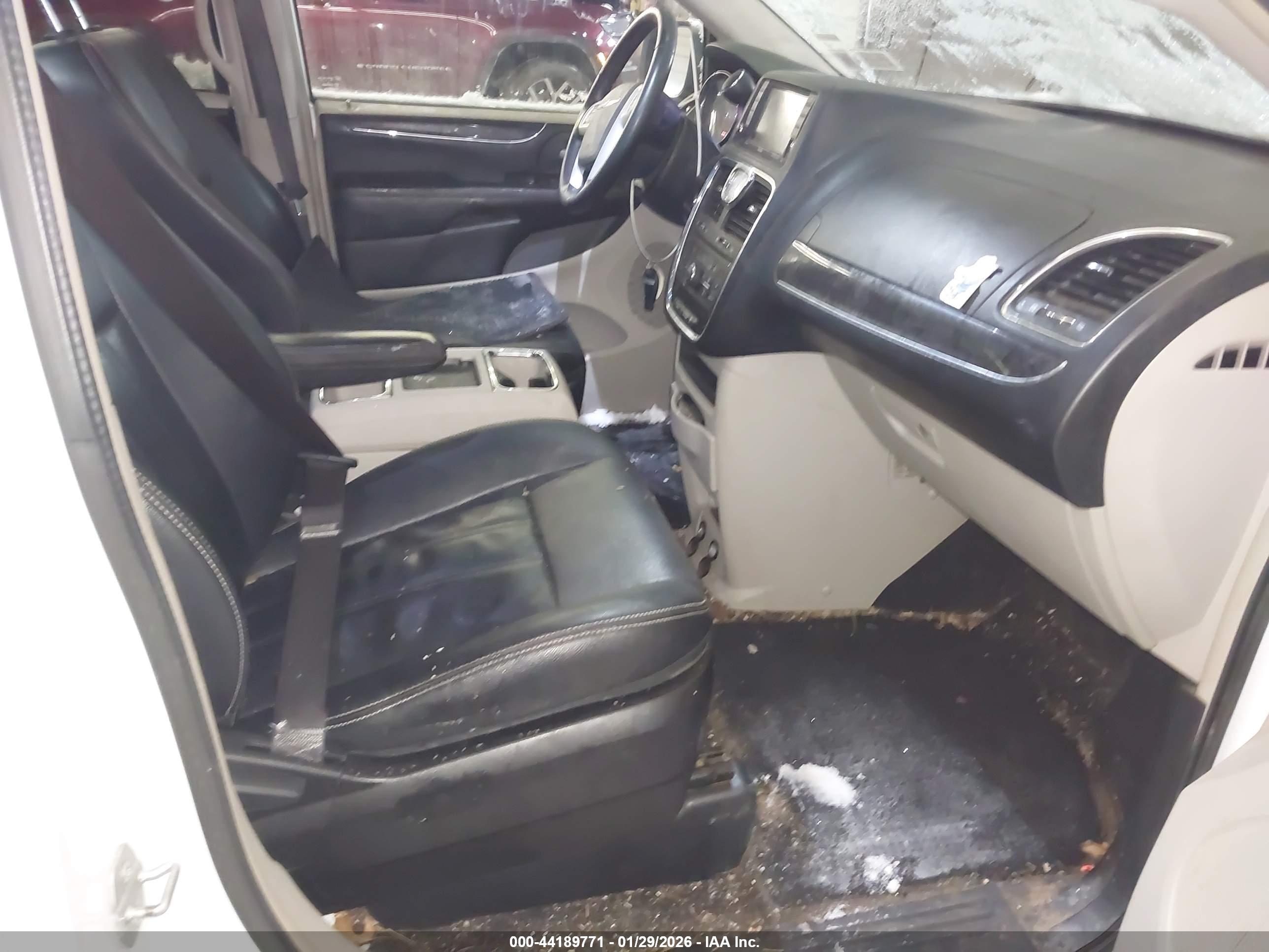 CHRYSLER TOWN image 5