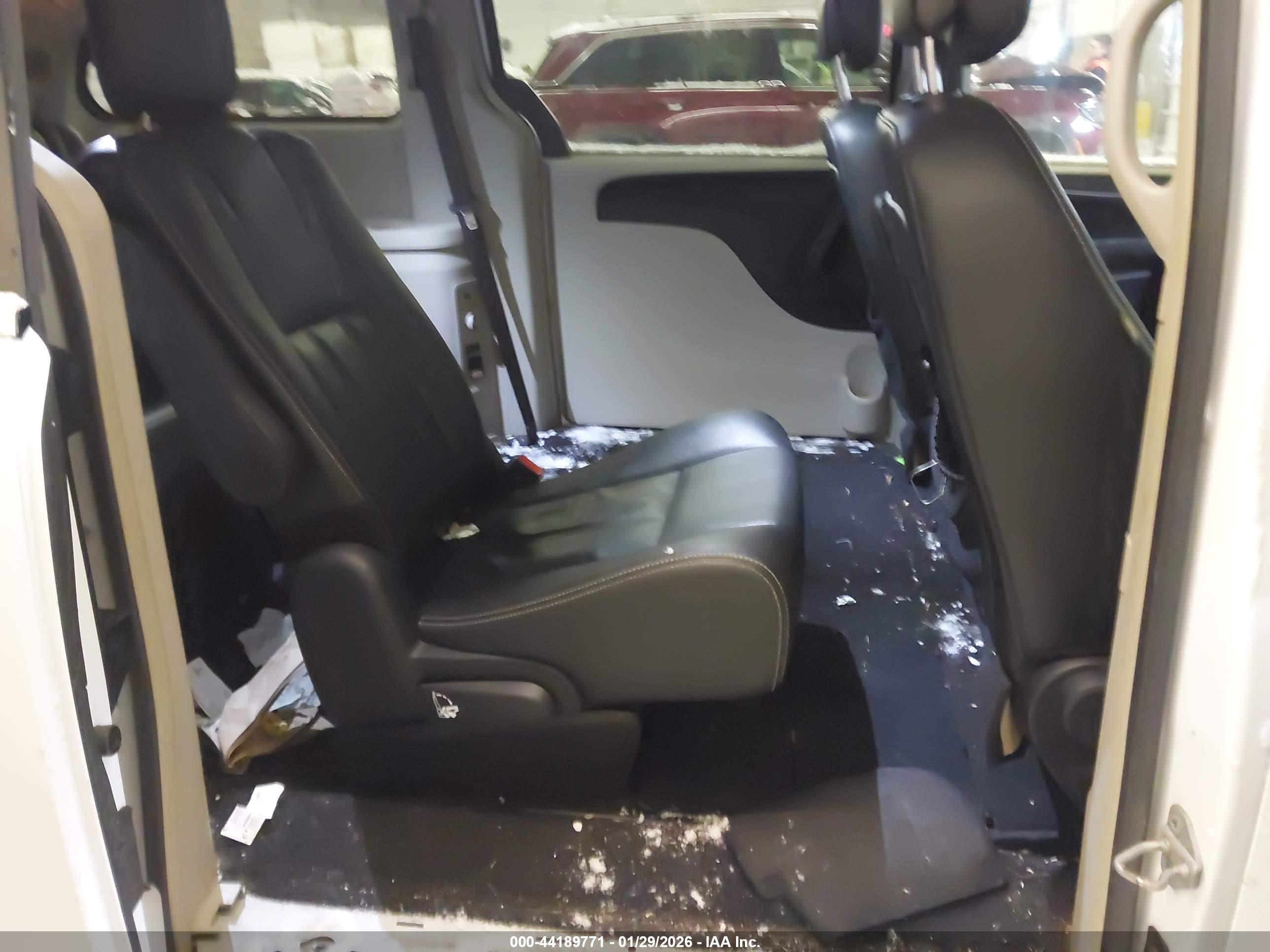 CHRYSLER TOWN image 8