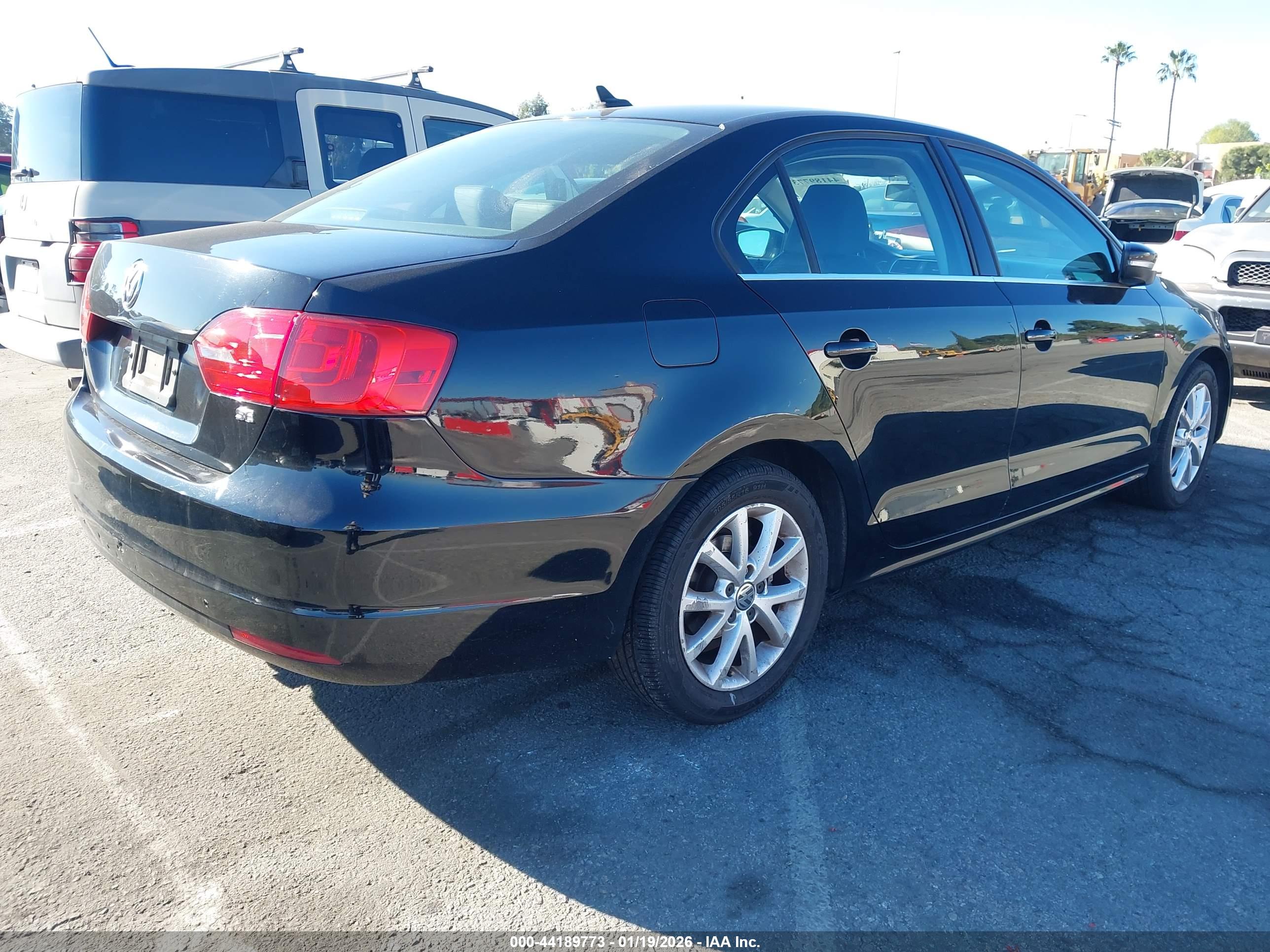 VOLKSWAGEN JETTA image 4