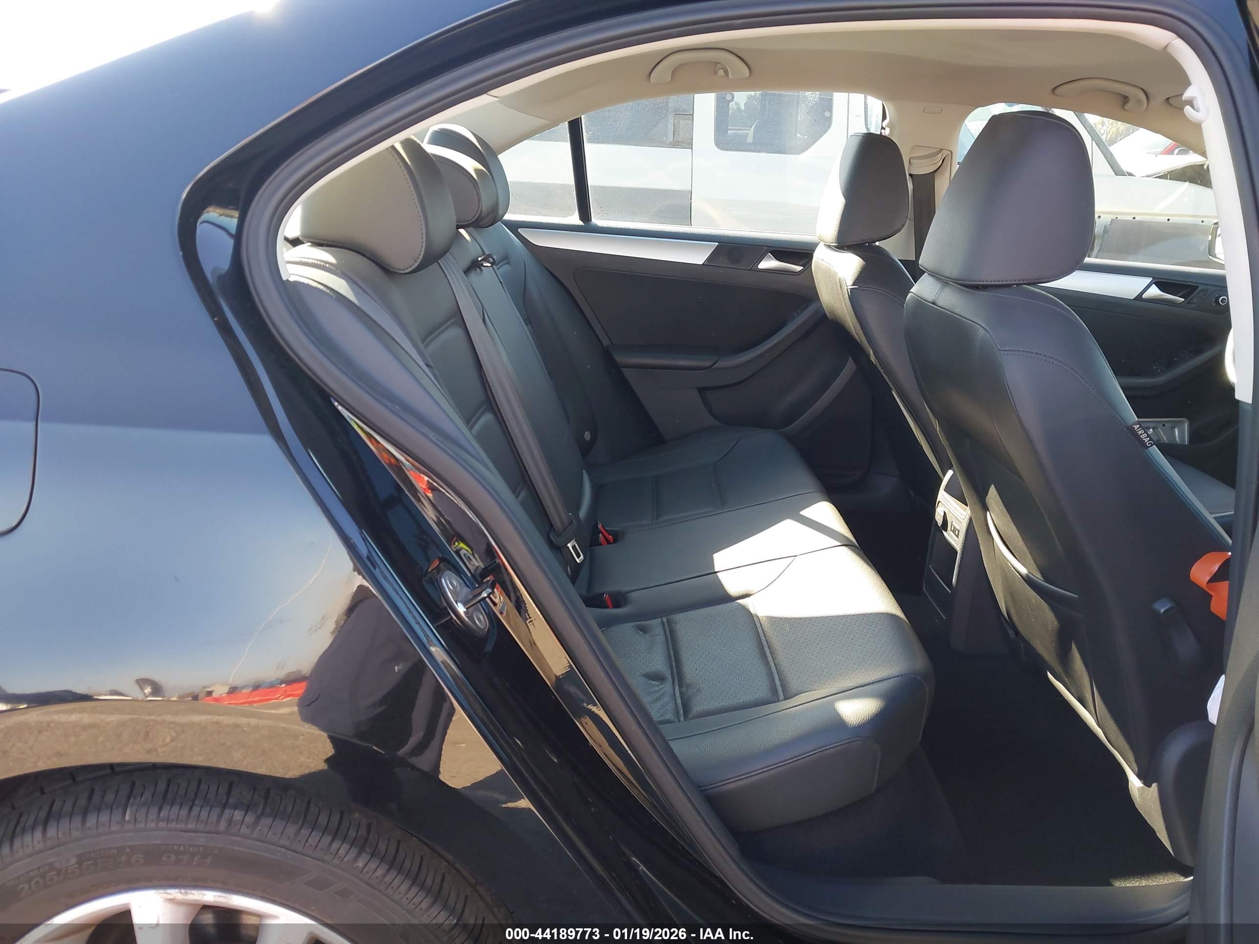 VOLKSWAGEN JETTA image 8