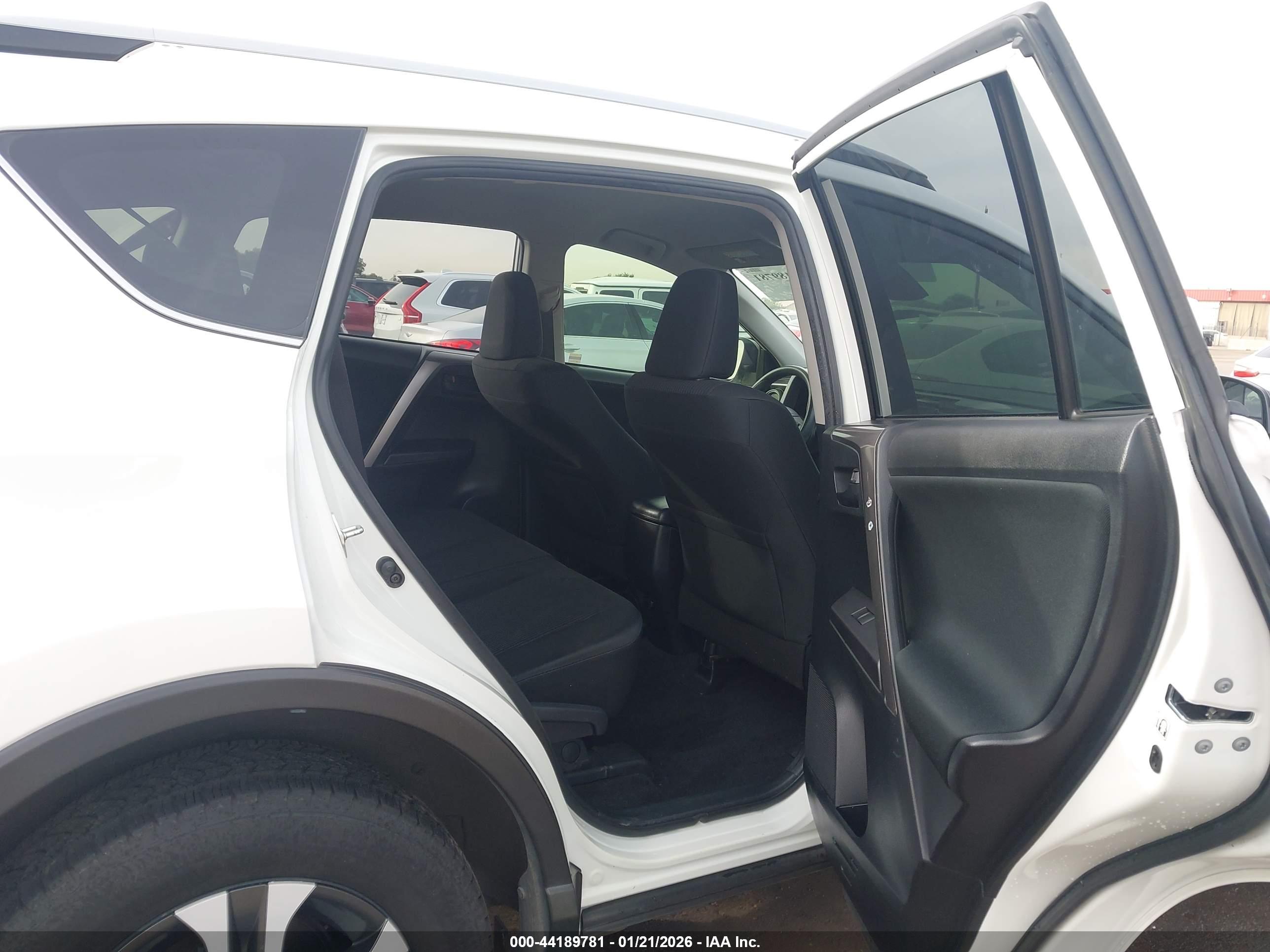 TOYOTA RAV4 image 8