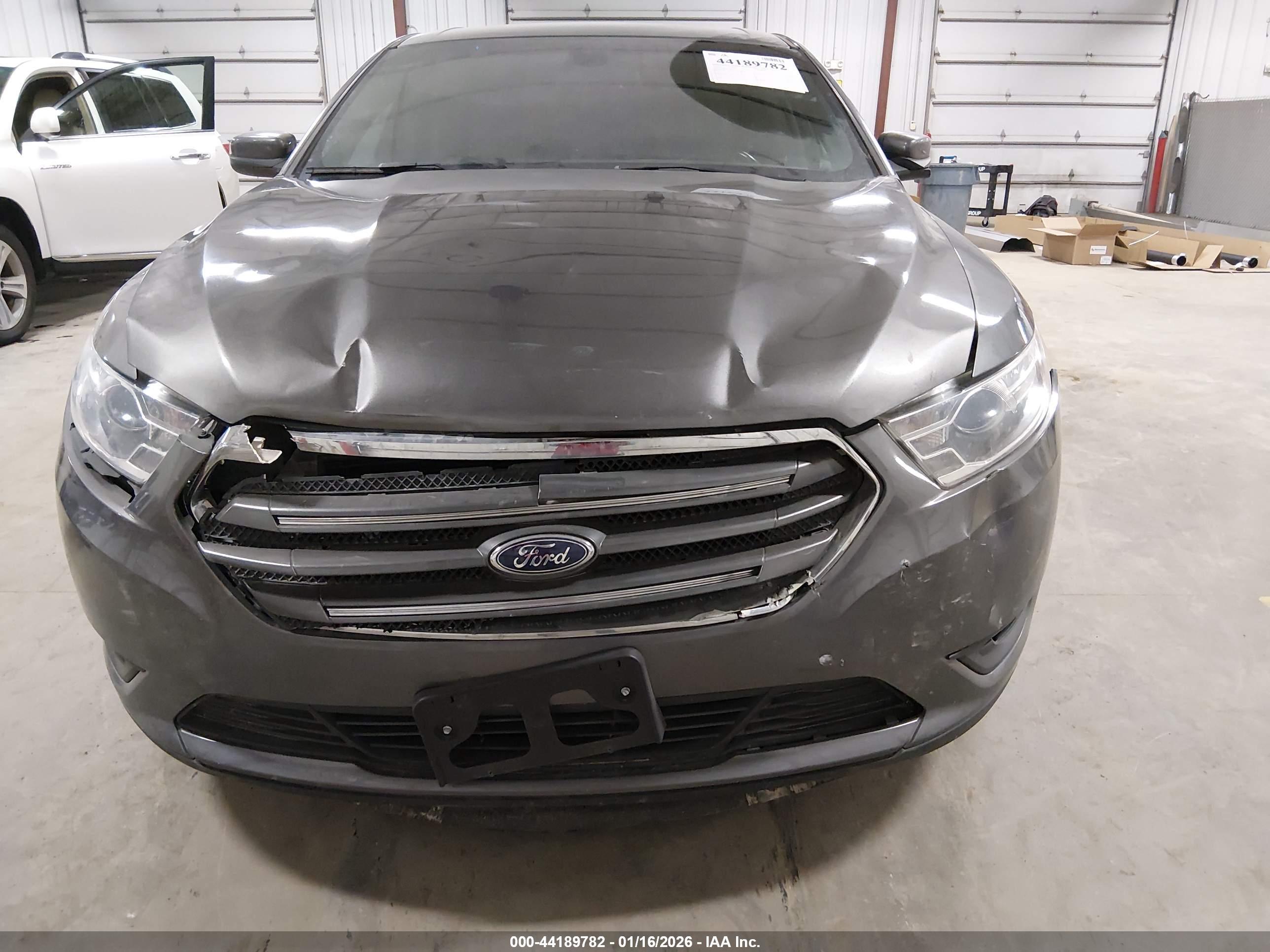 FORD TAURUS image 6
