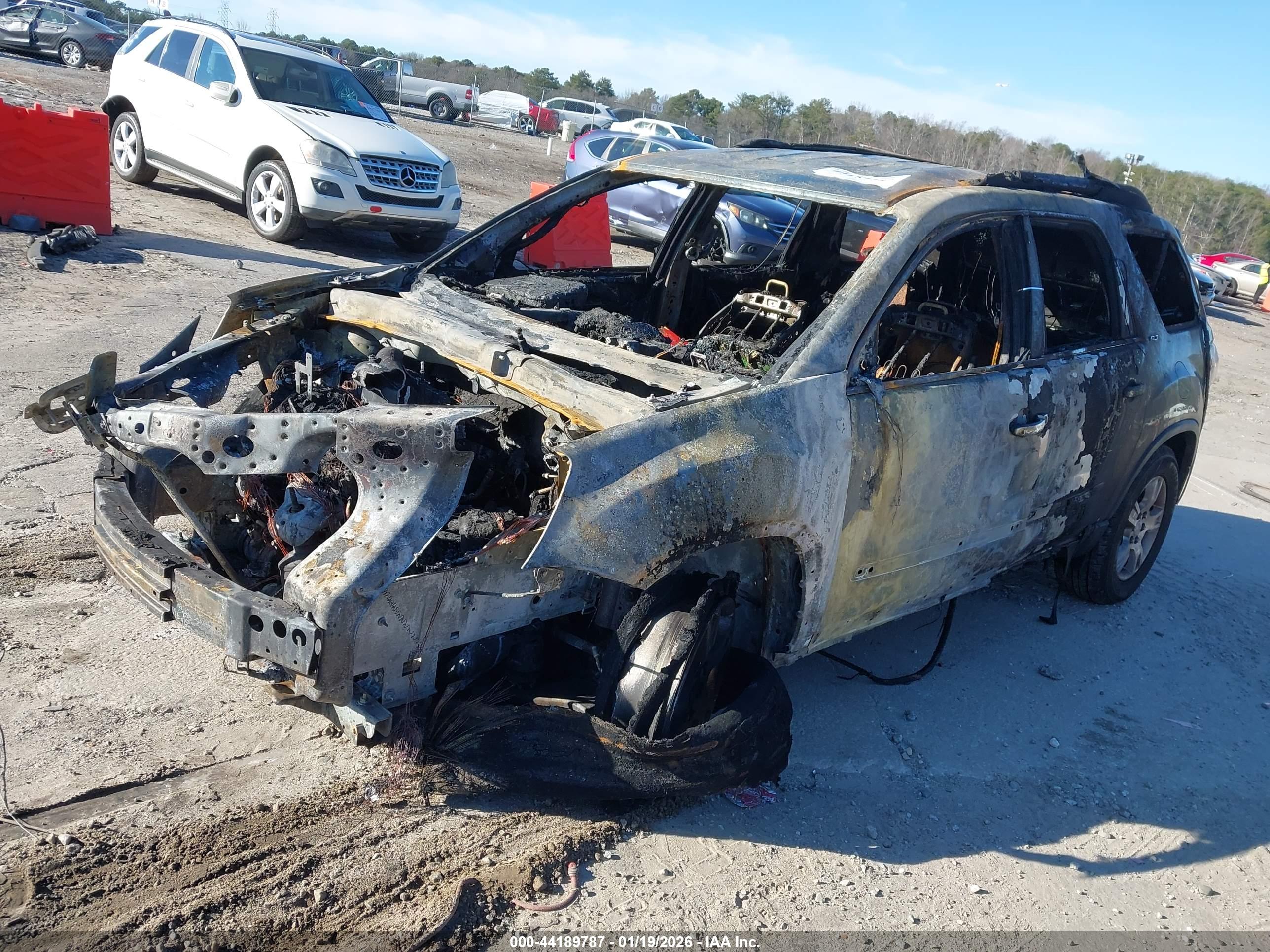 GMC ACADIA image 2
