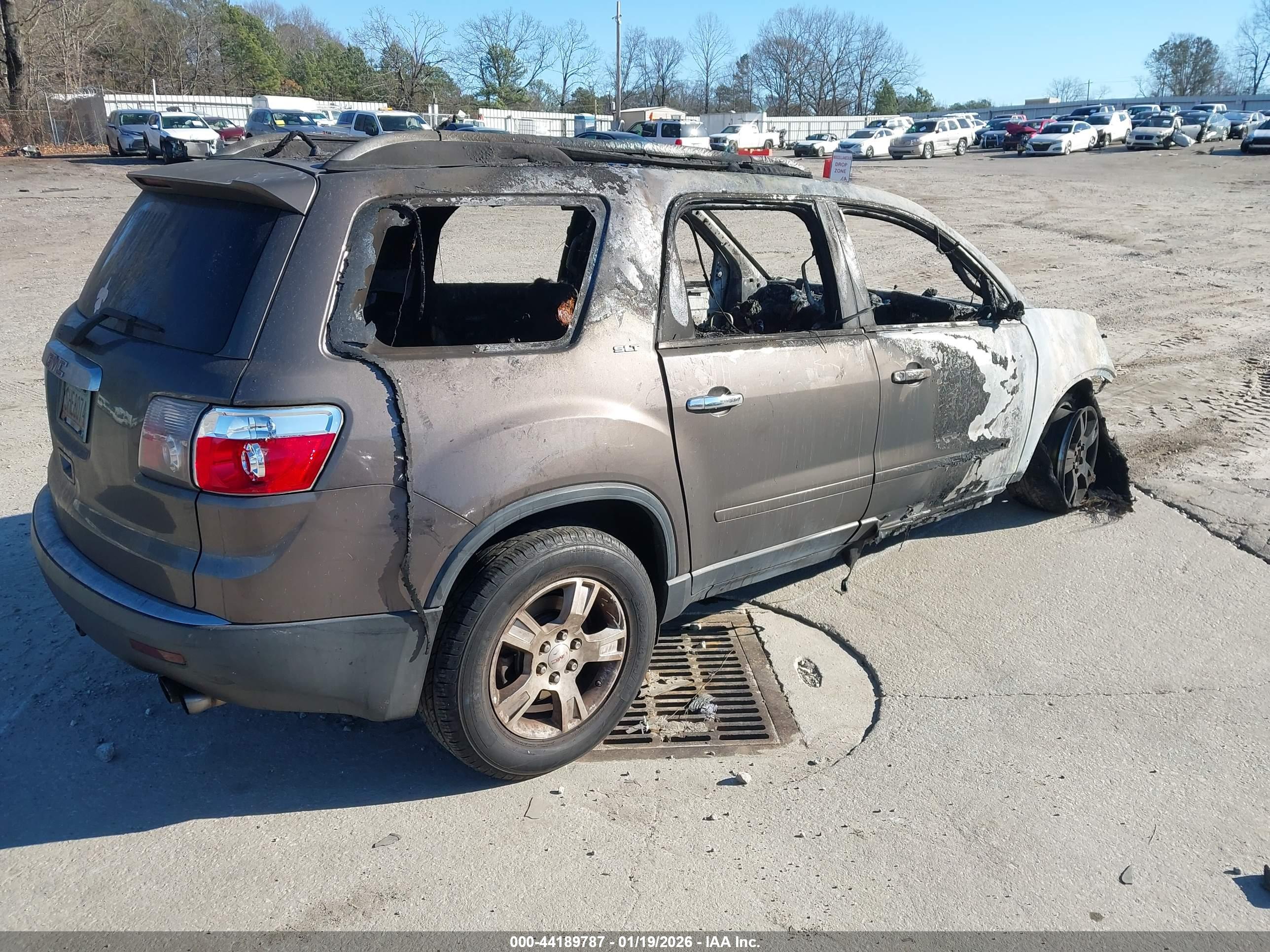 GMC ACADIA image 4
