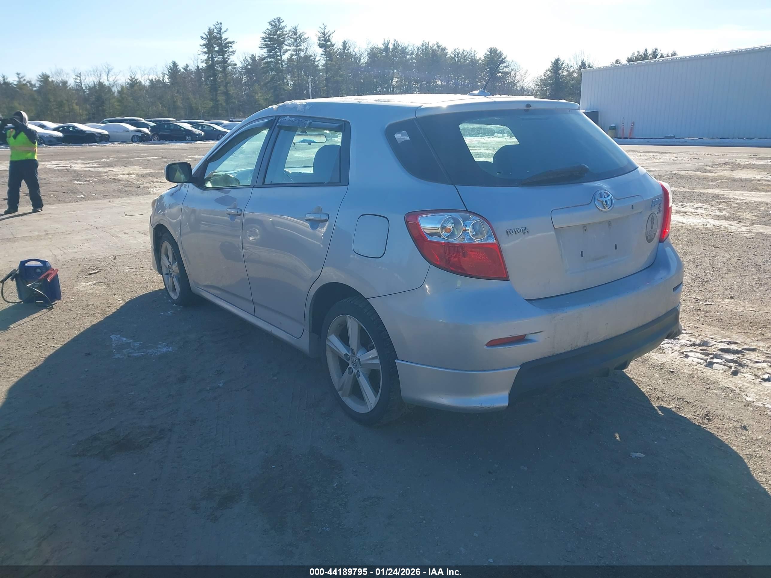 TOYOTA MATRIX image 3