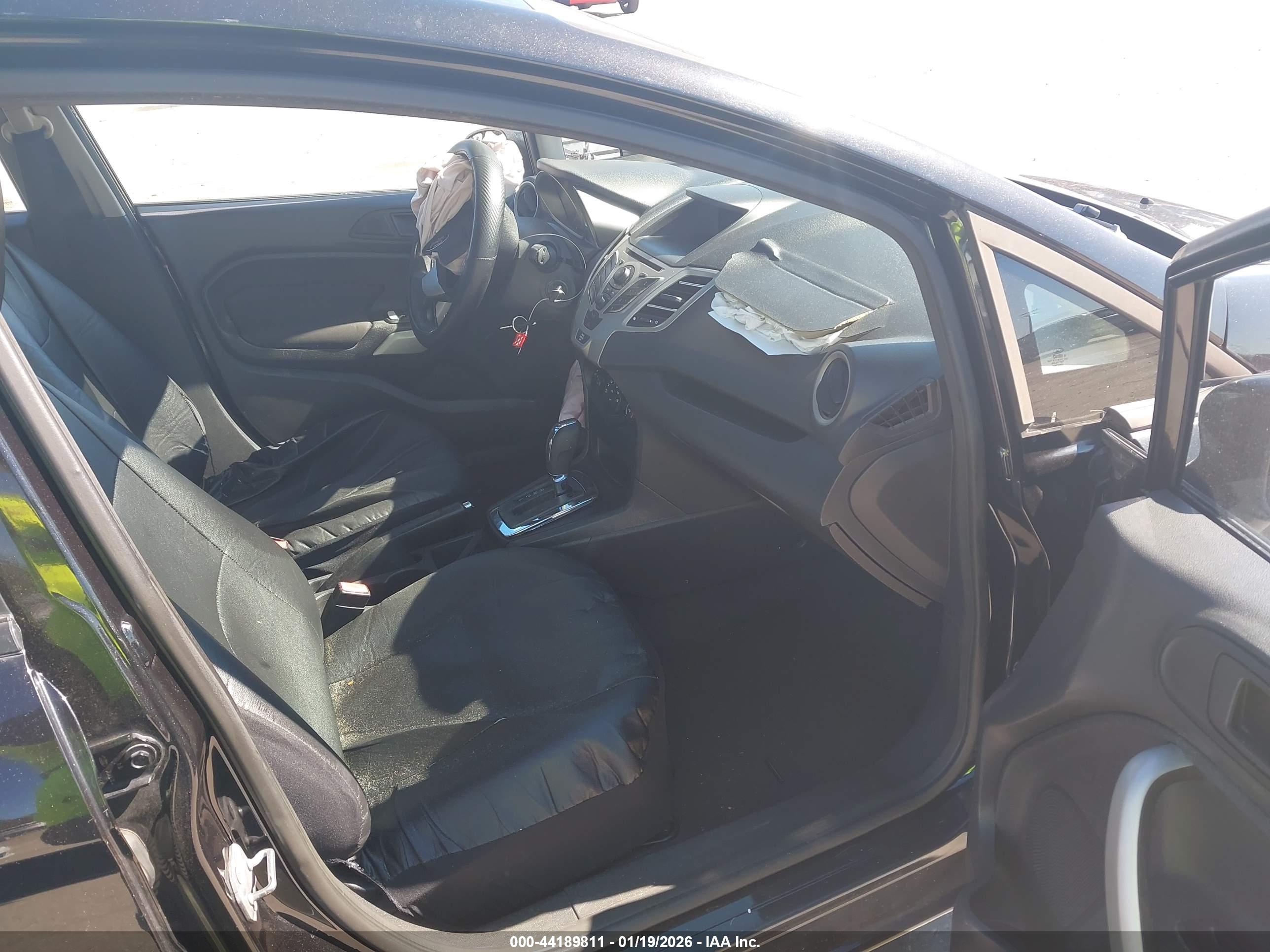 FORD FIESTA image 5