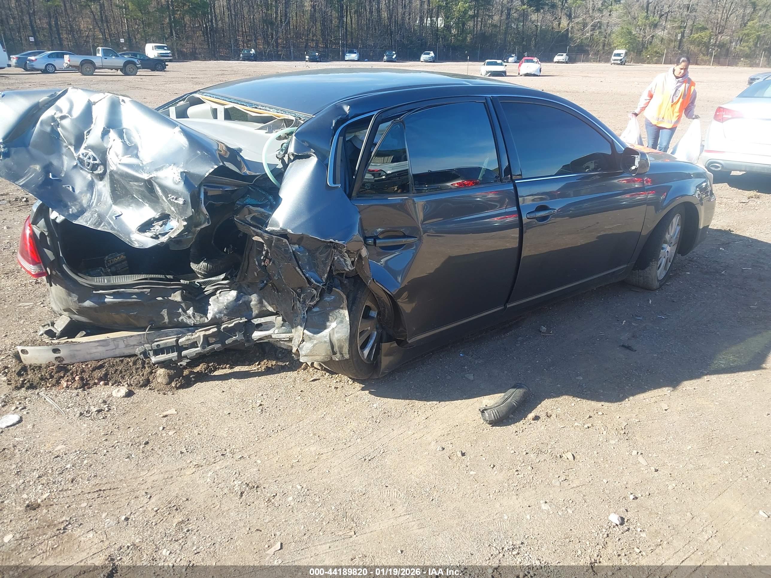 TOYOTA AVALON image 4