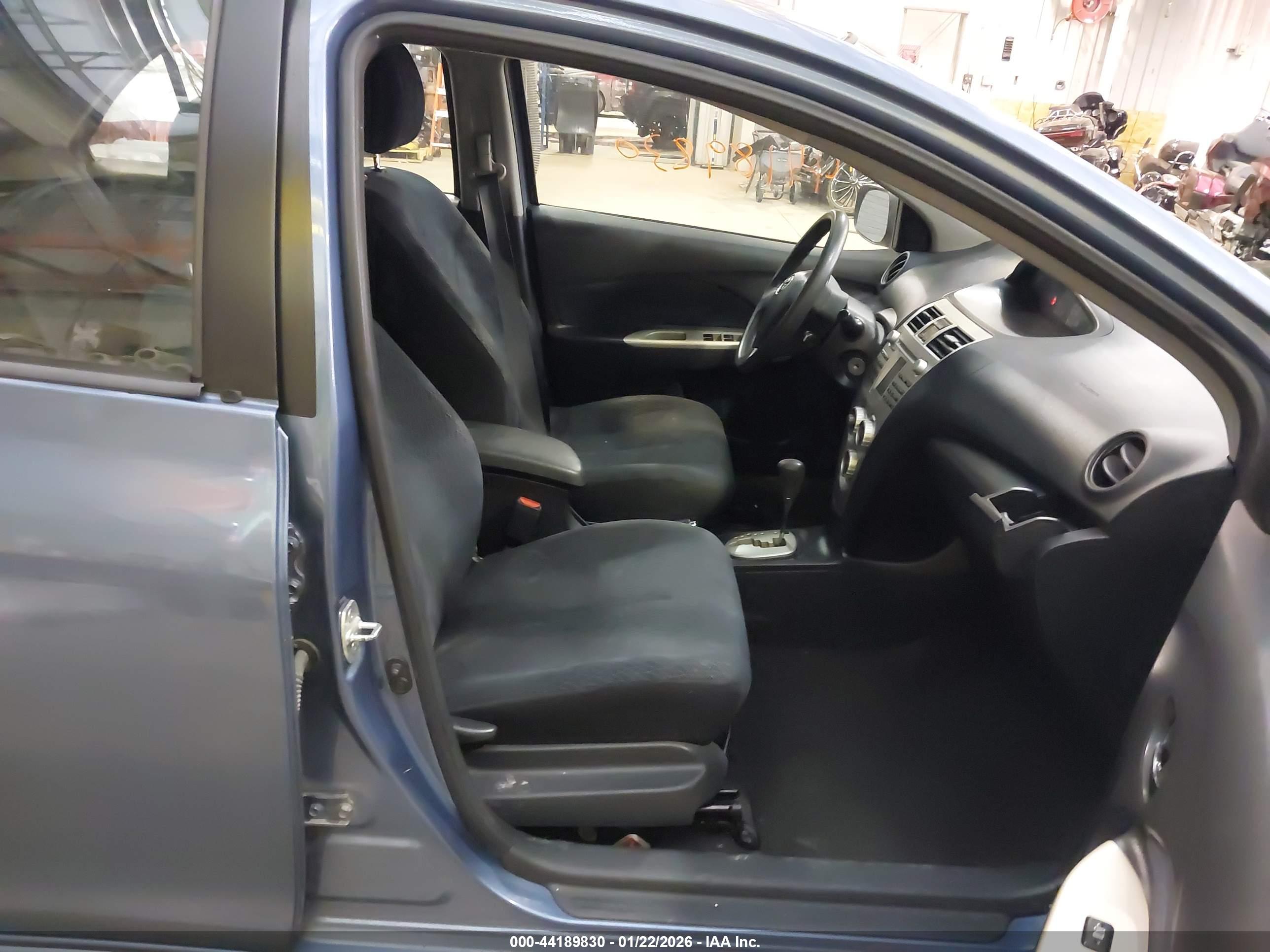 TOYOTA YARIS image 5