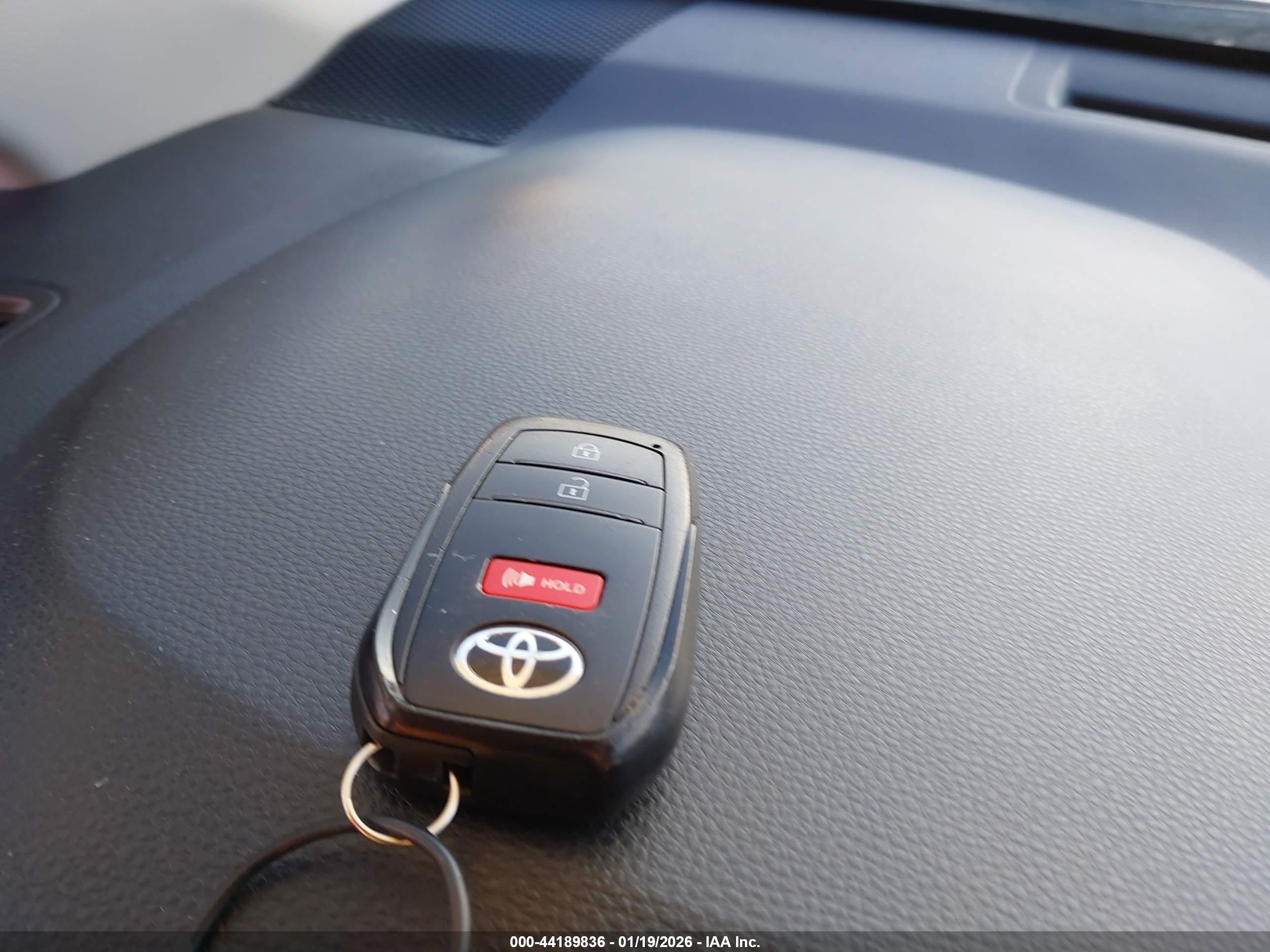 TOYOTA COROLLA image 11