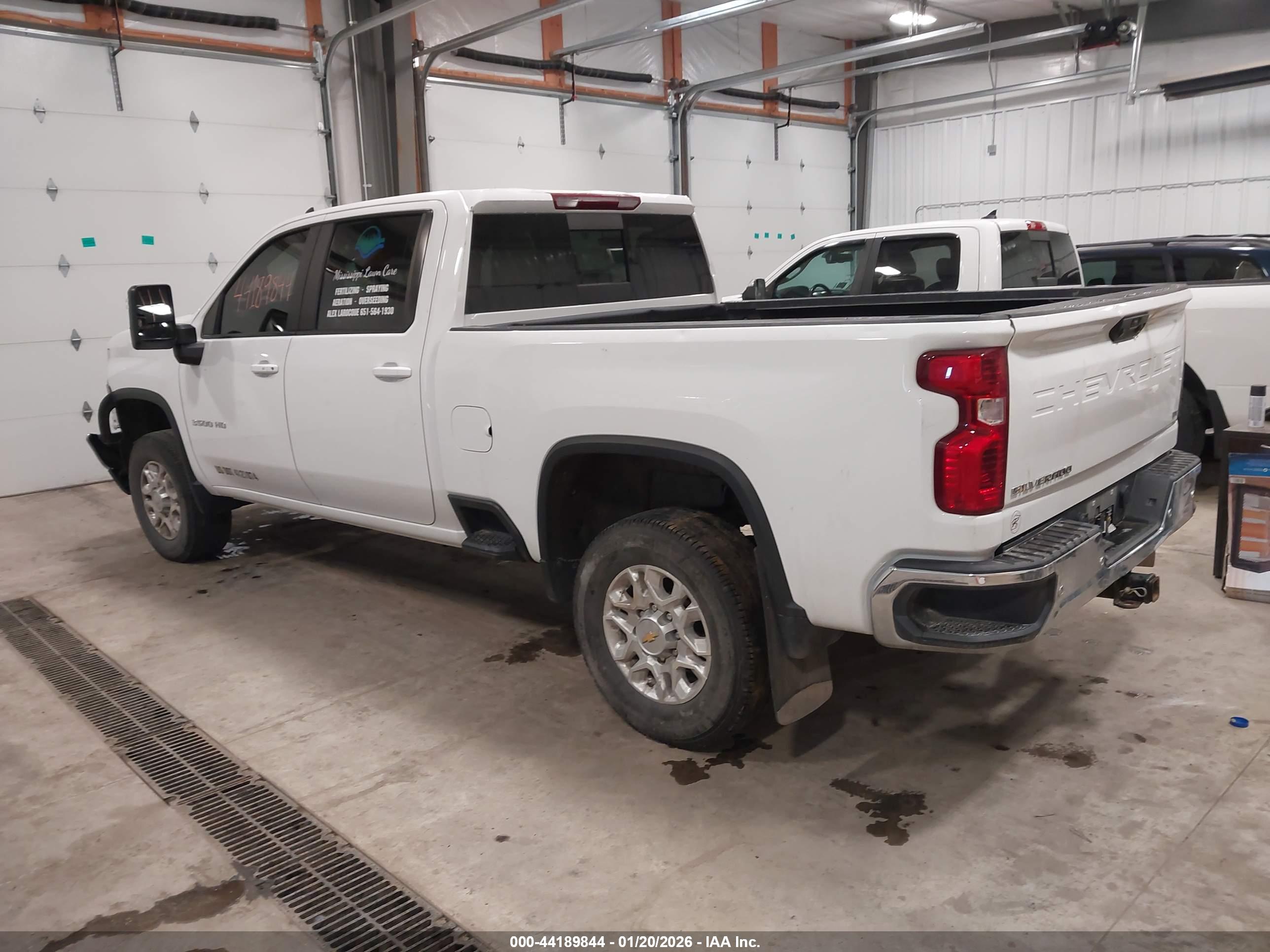 CHEVROLET SILVERADO image 3