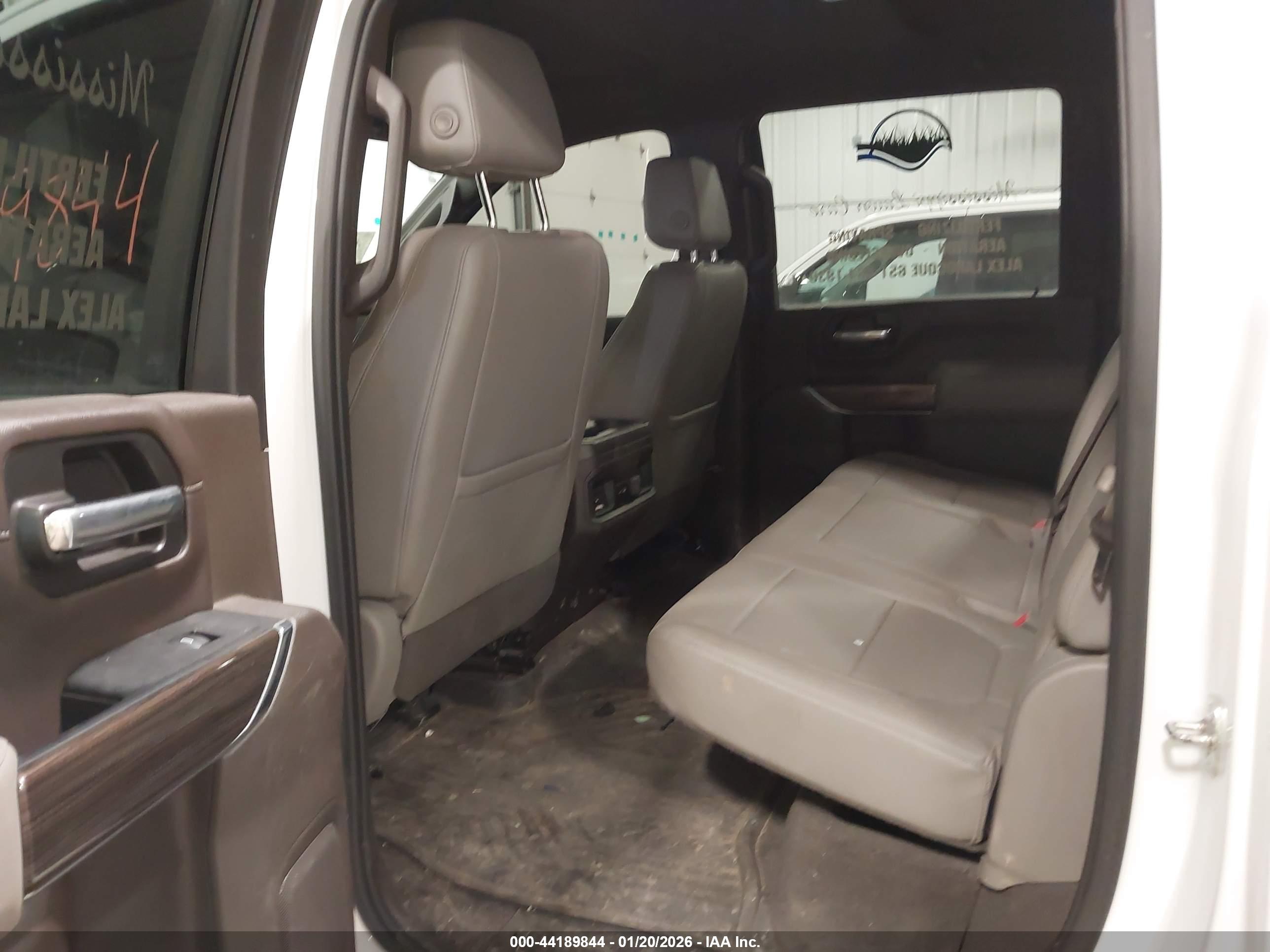CHEVROLET SILVERADO image 7