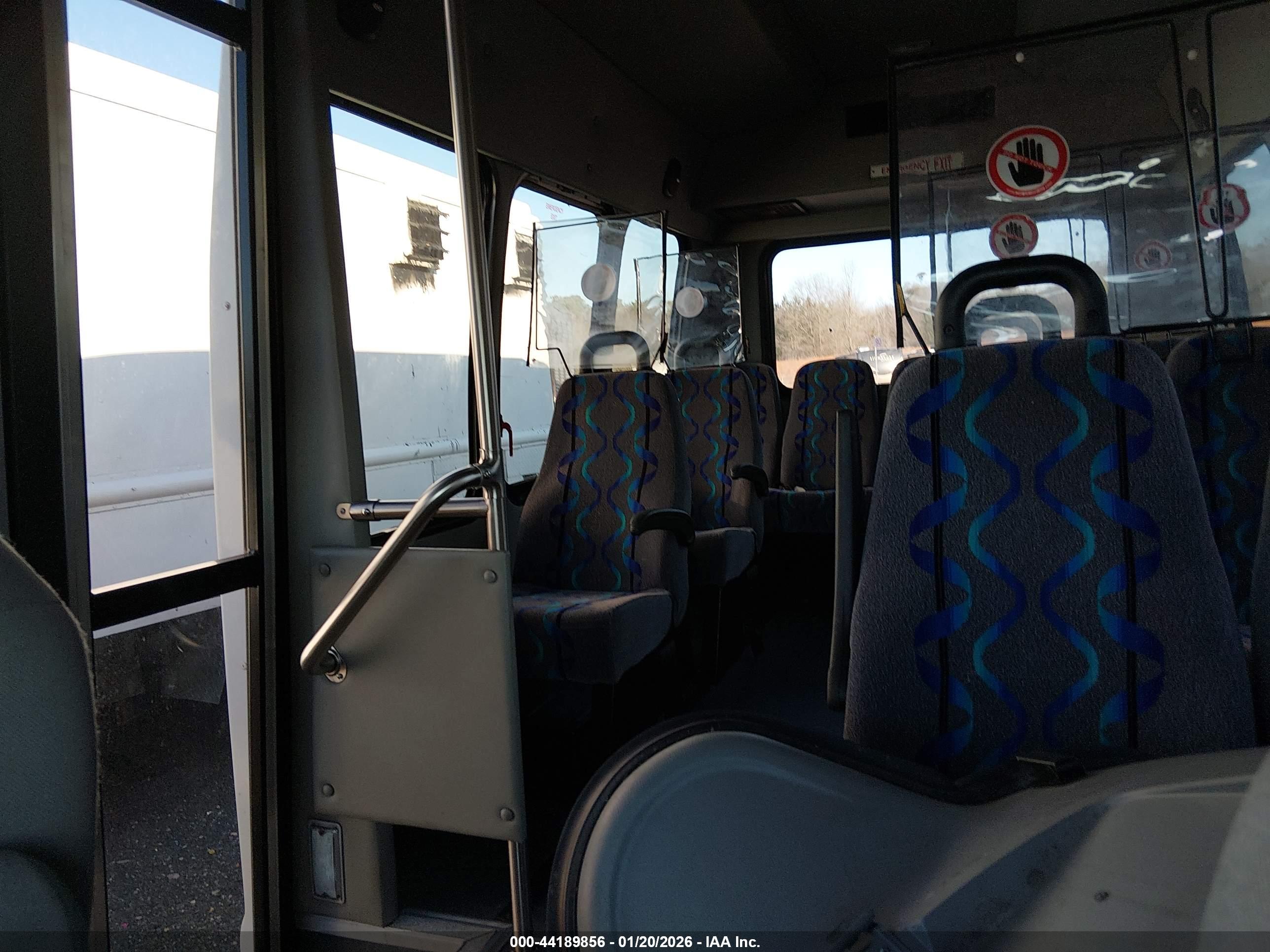 FORD E-350 image 8