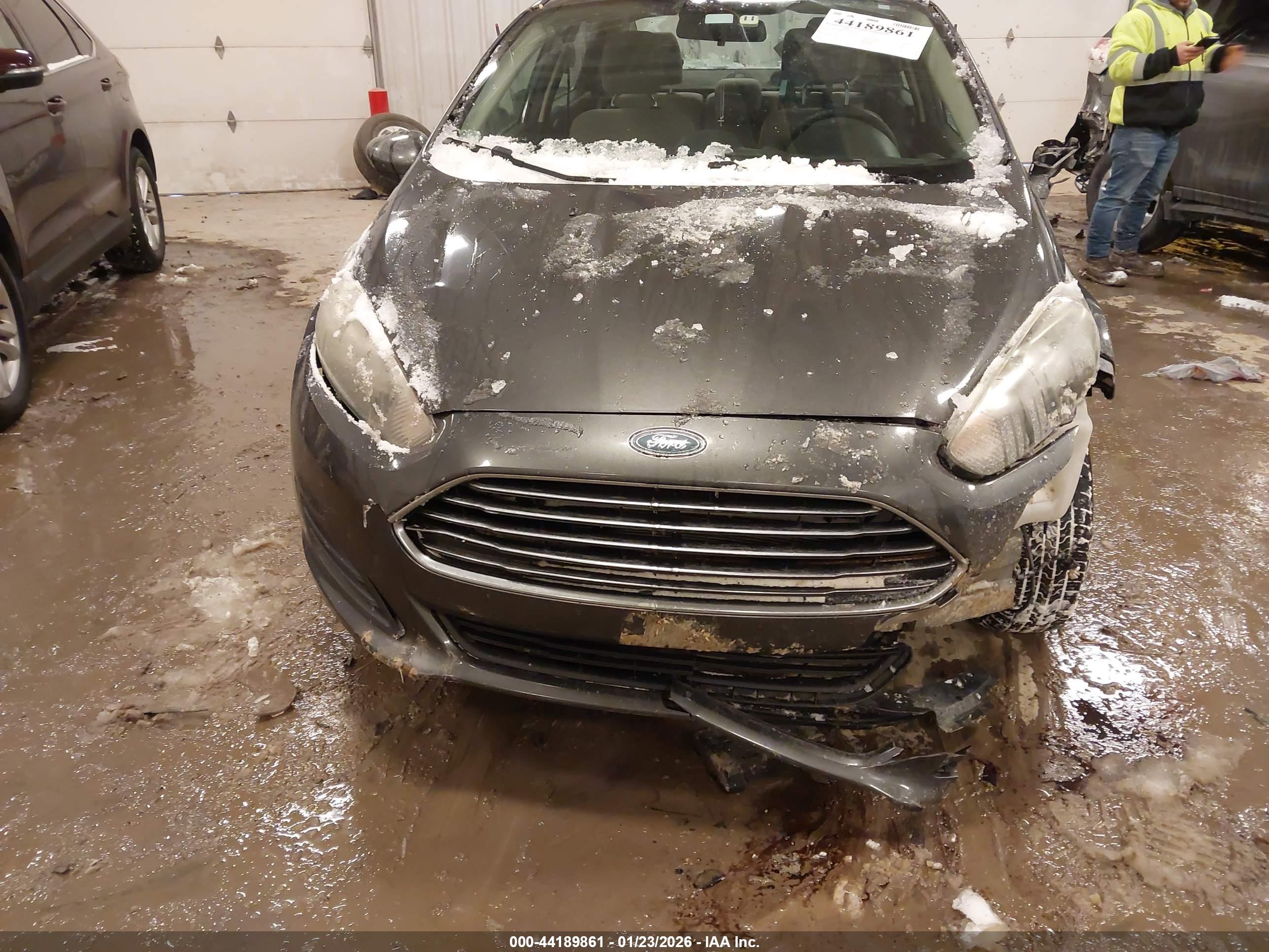 FORD FIESTA image 6