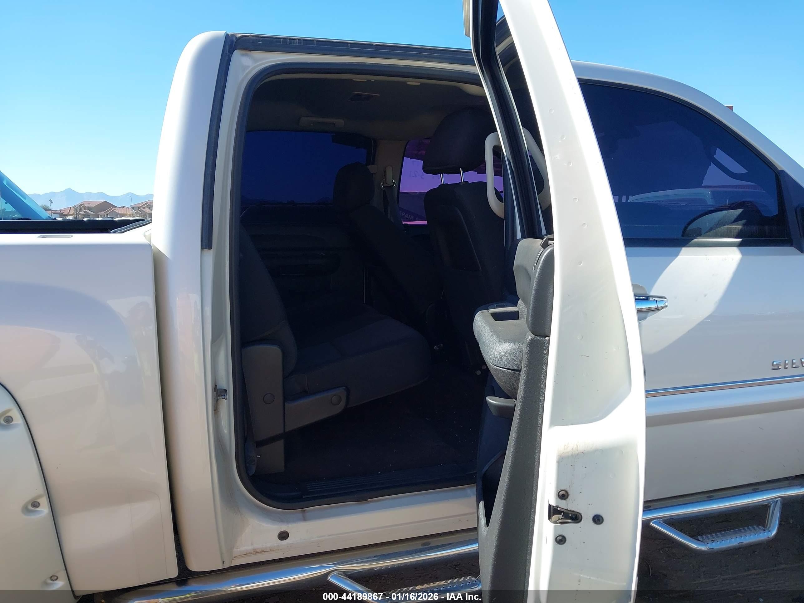 CHEVROLET SILVERADO image 8
