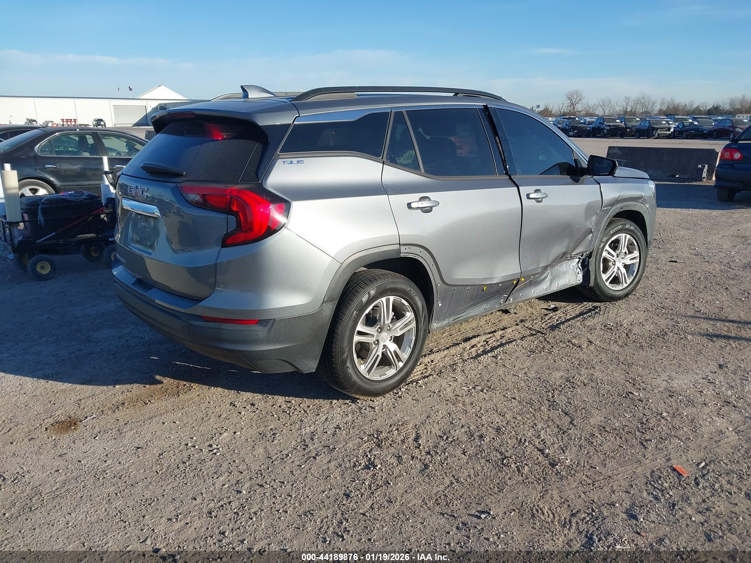 GMC TERRAIN image 4