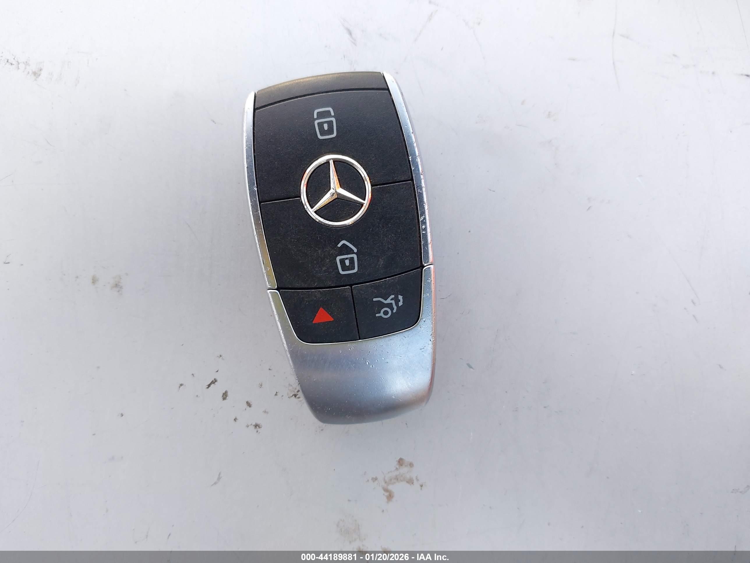 MERCEDES-BENZ GLB image 11