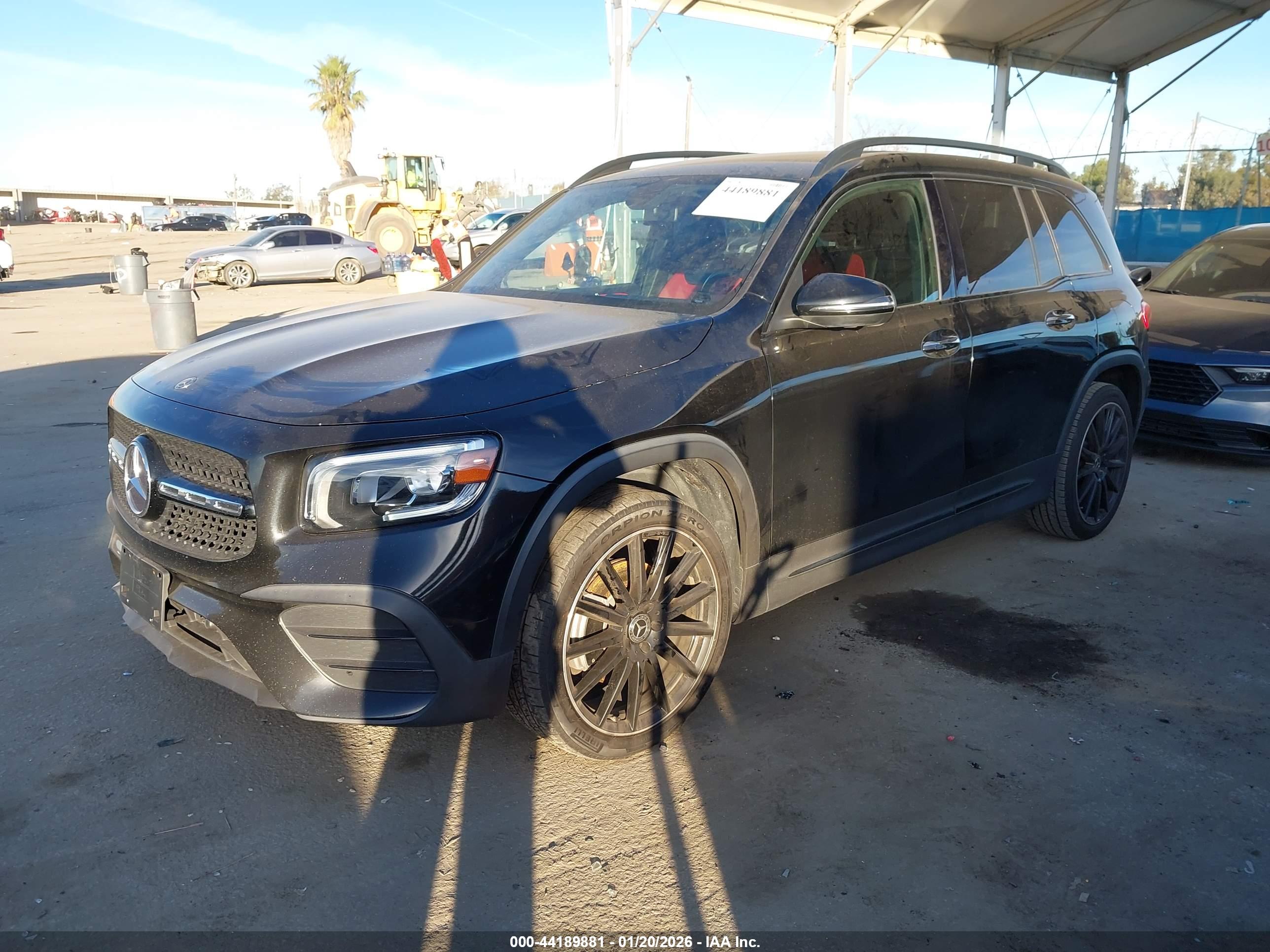 MERCEDES-BENZ GLB image 2