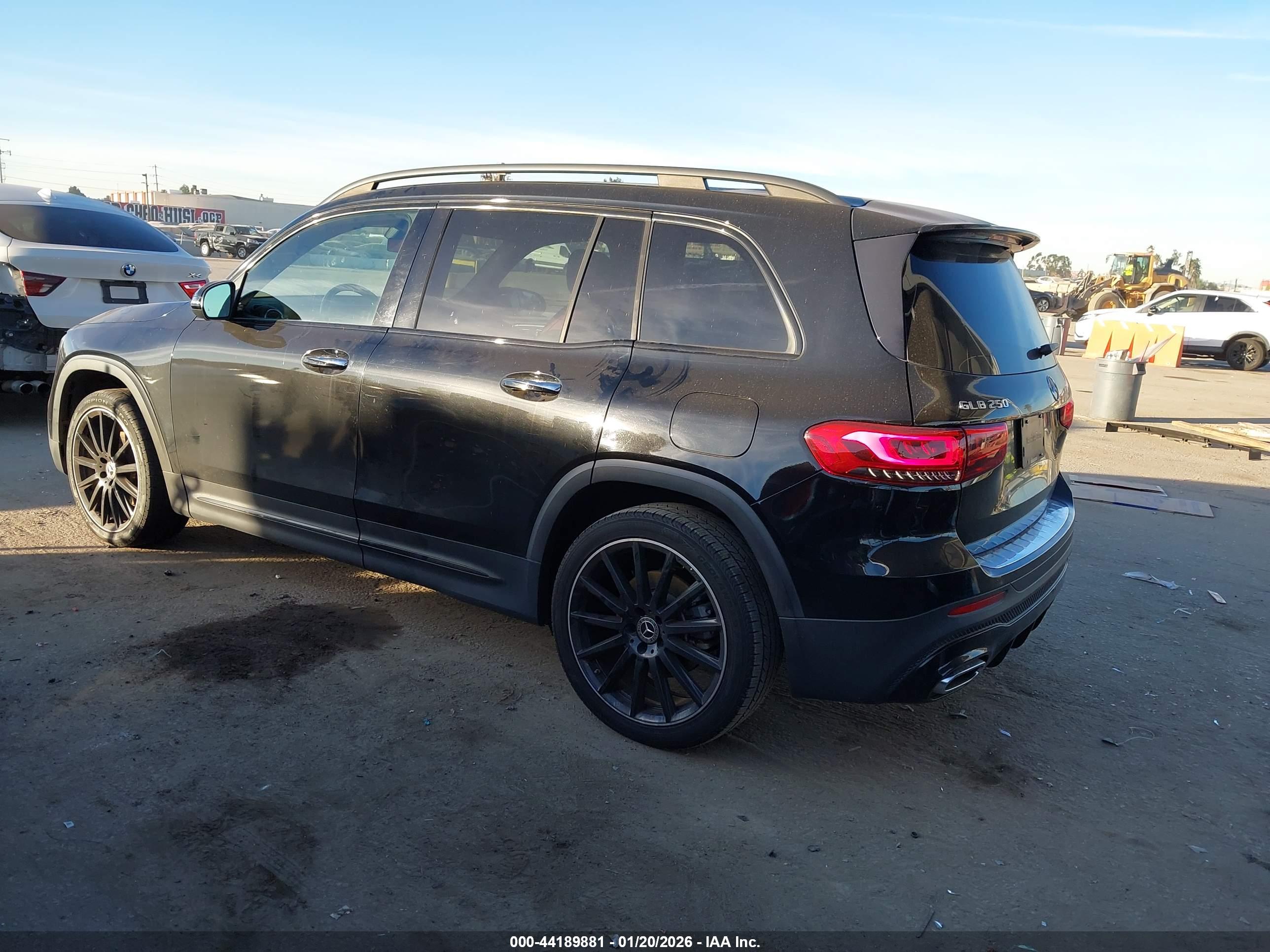 MERCEDES-BENZ GLB image 3