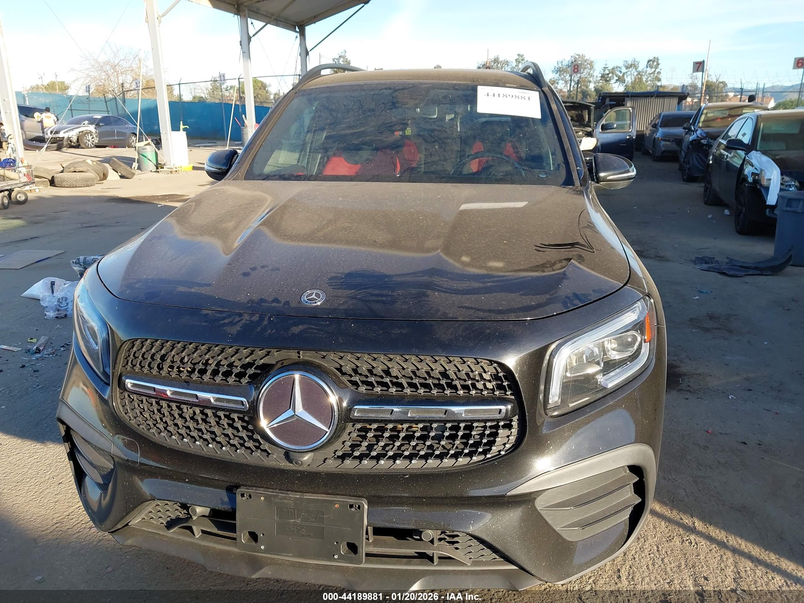 MERCEDES-BENZ GLB image 6