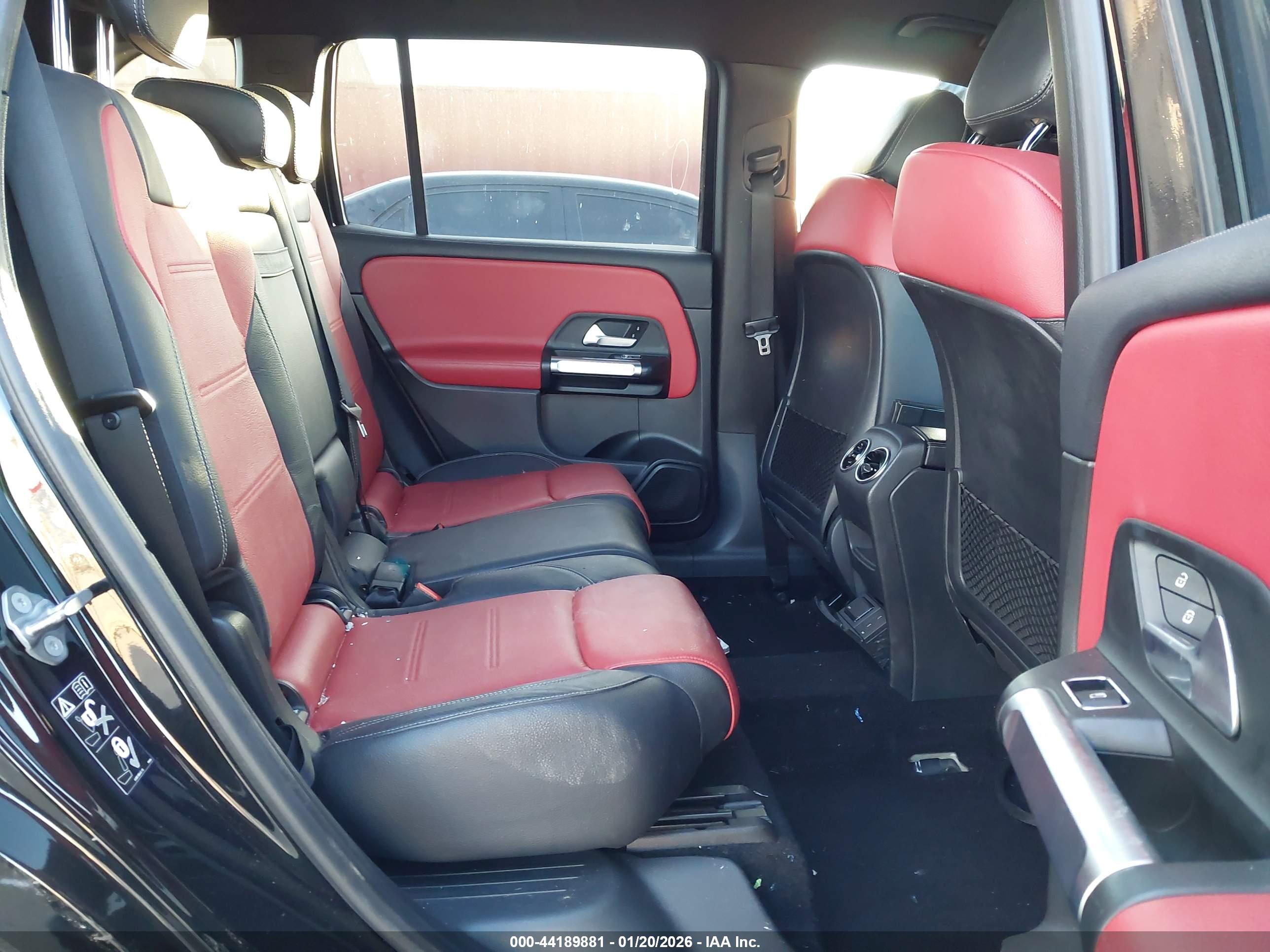 MERCEDES-BENZ GLB image 8