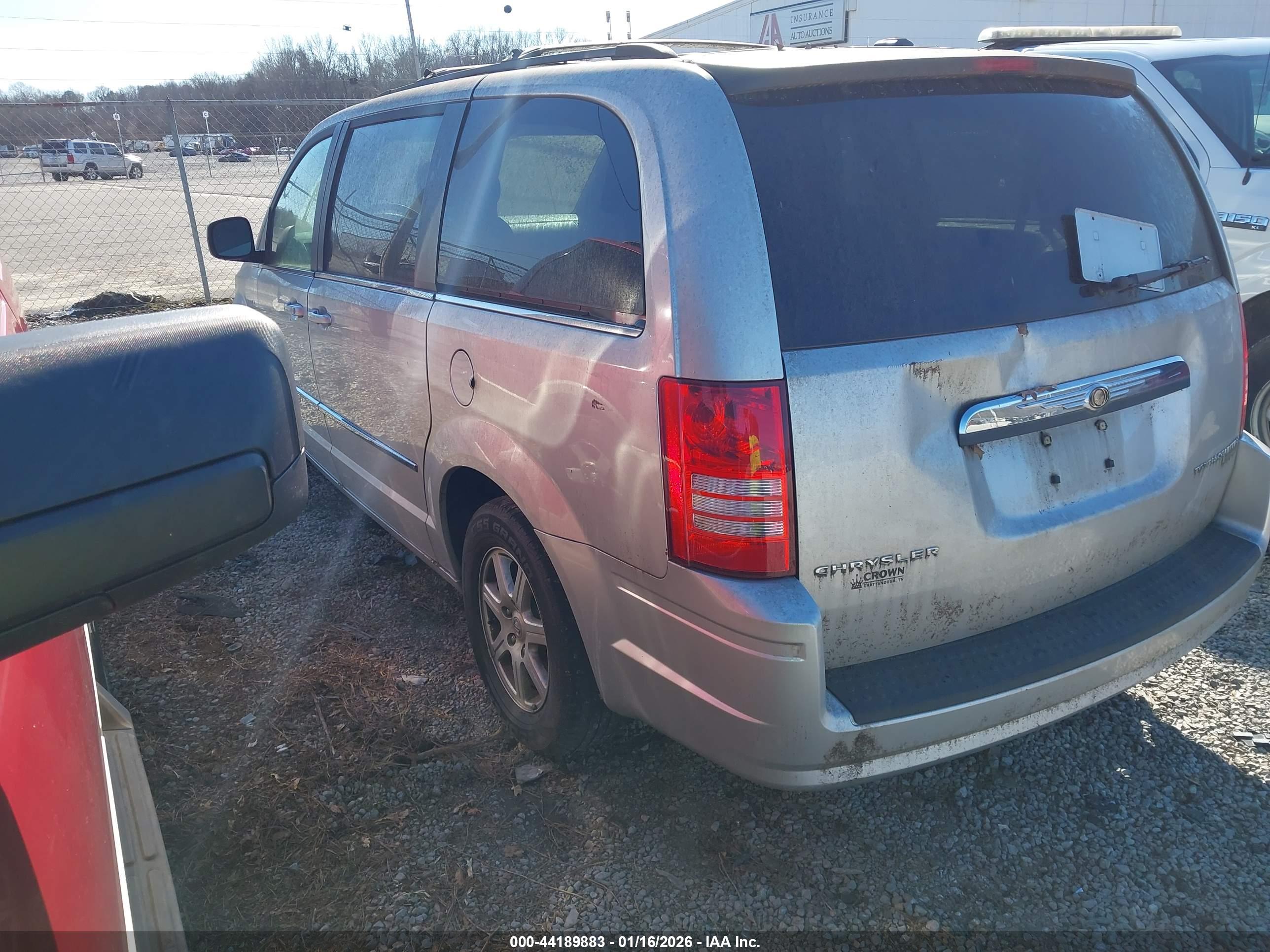CHRYSLER TOWN image 3