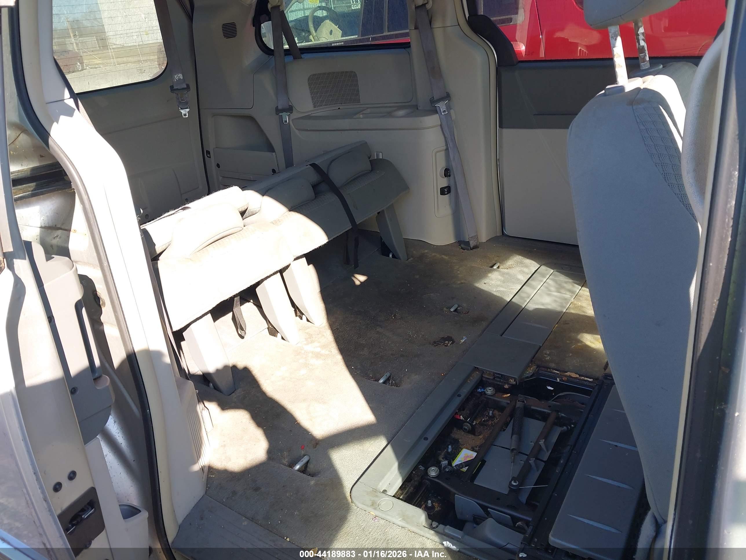 CHRYSLER TOWN image 8