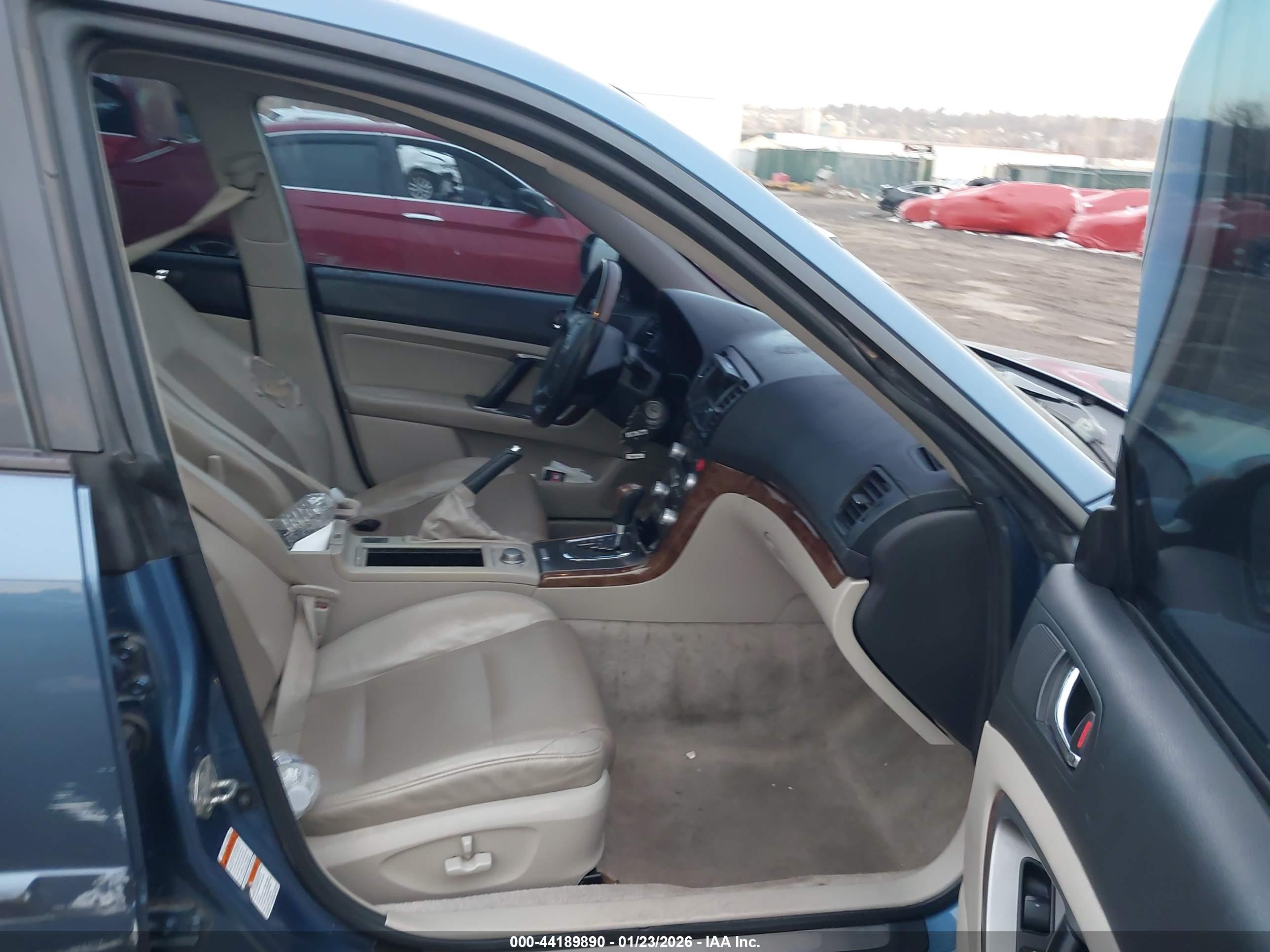 SUBARU OUTBACK image 5