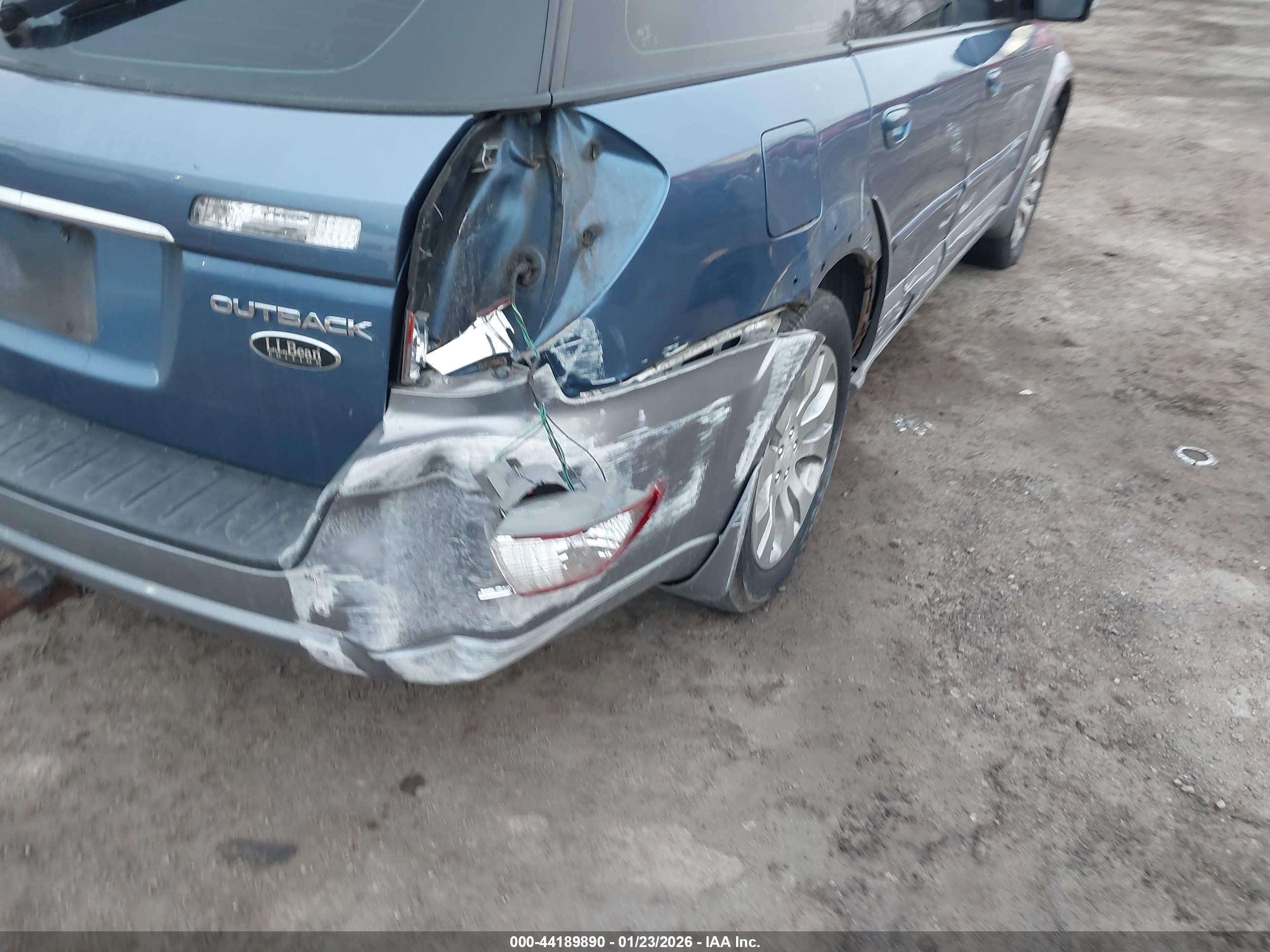 SUBARU OUTBACK image 6