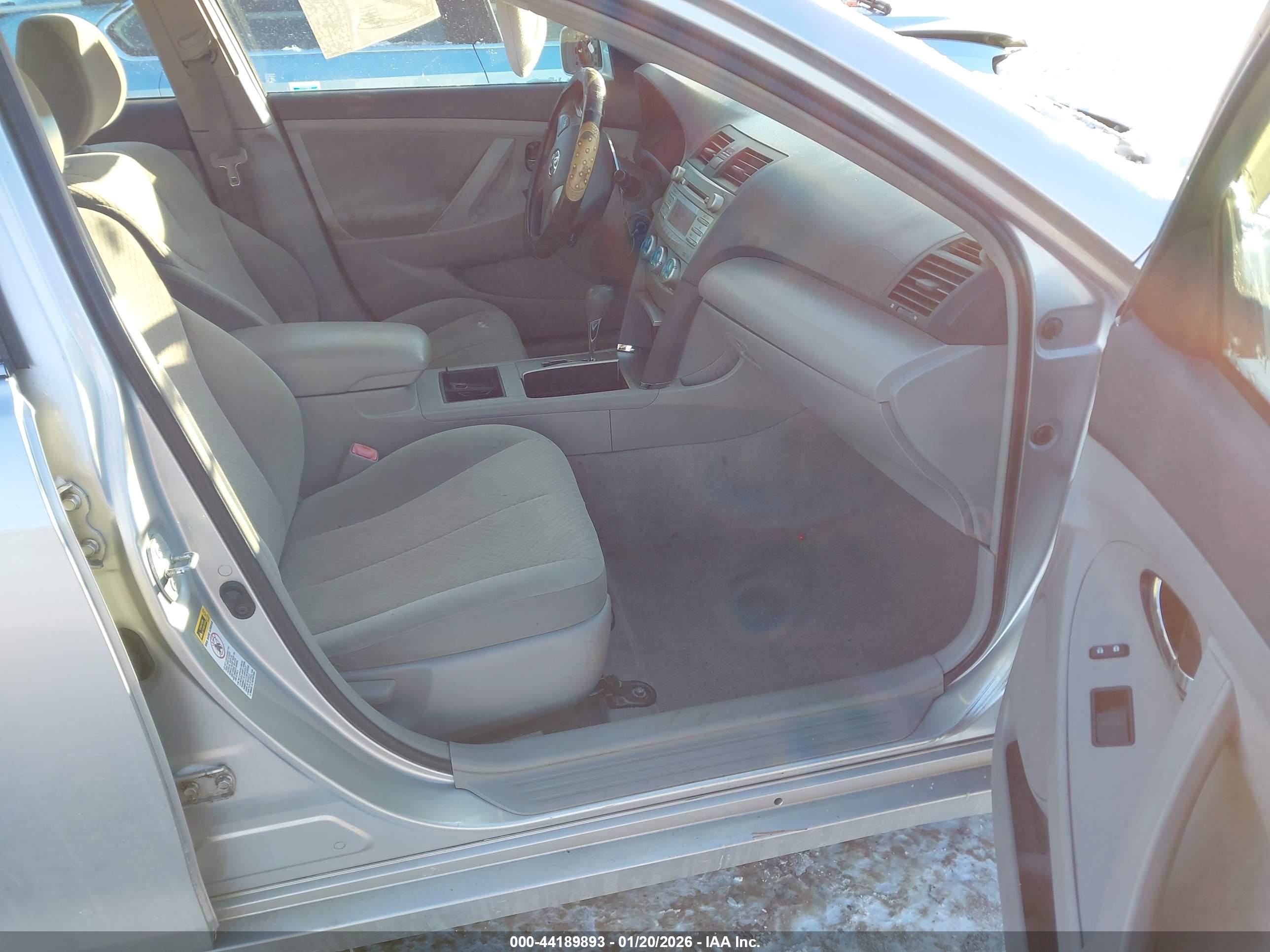 TOYOTA CAMRY image 5