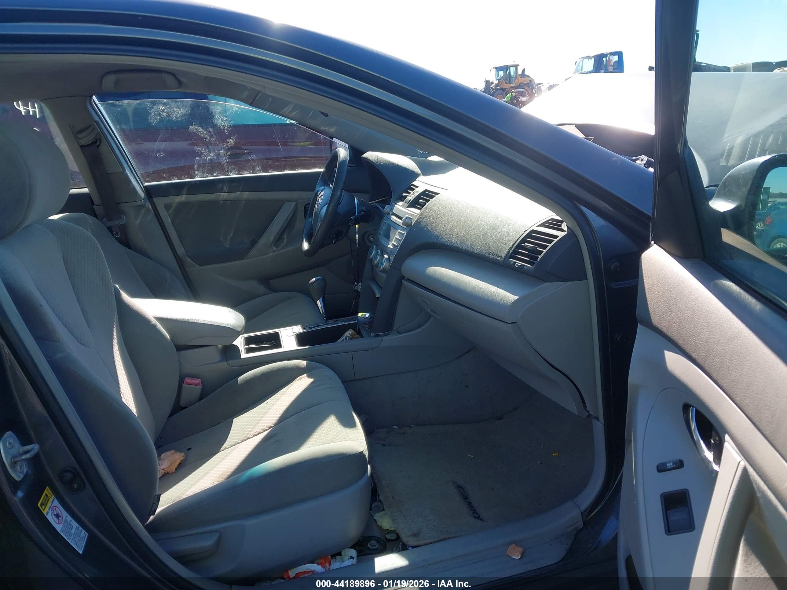 TOYOTA CAMRY image 5