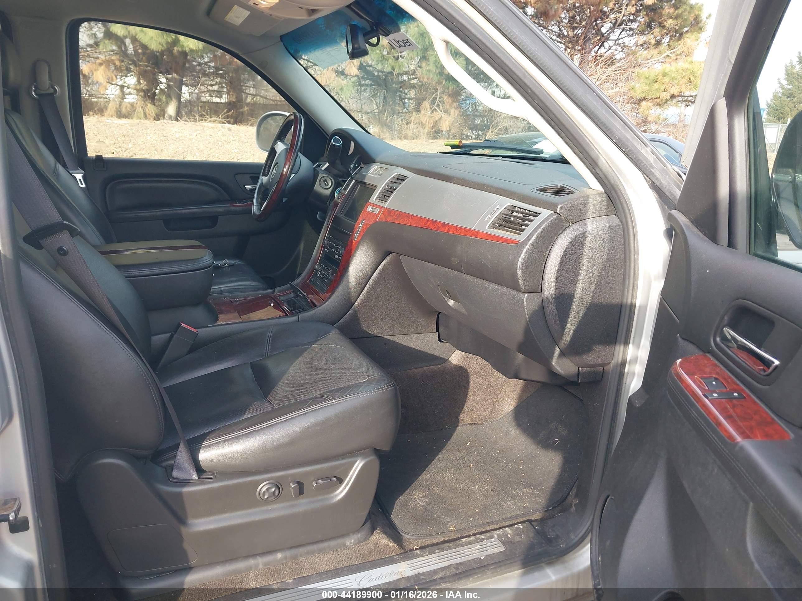 CADILLAC ESCALADE image 5
