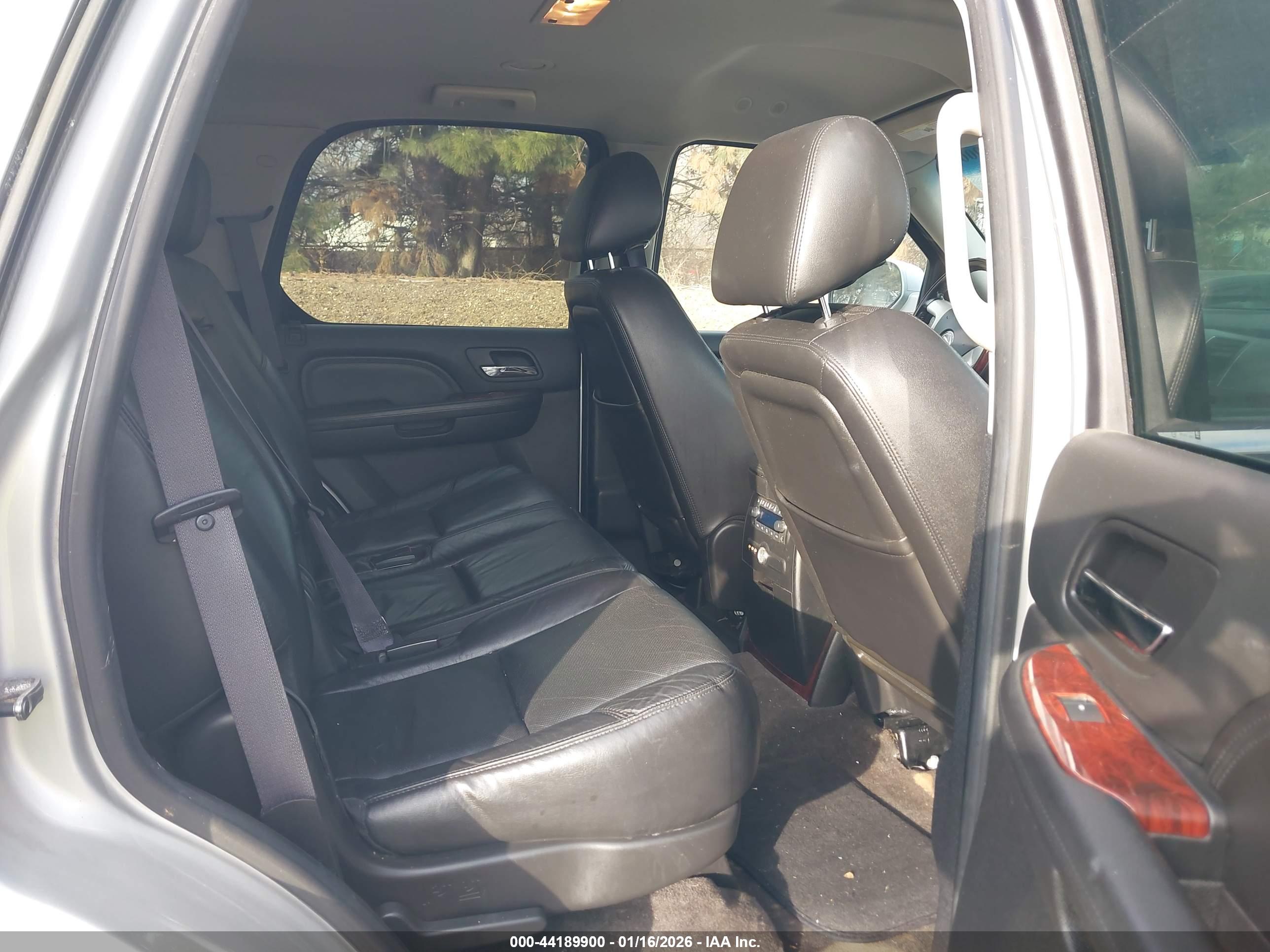 CADILLAC ESCALADE image 8