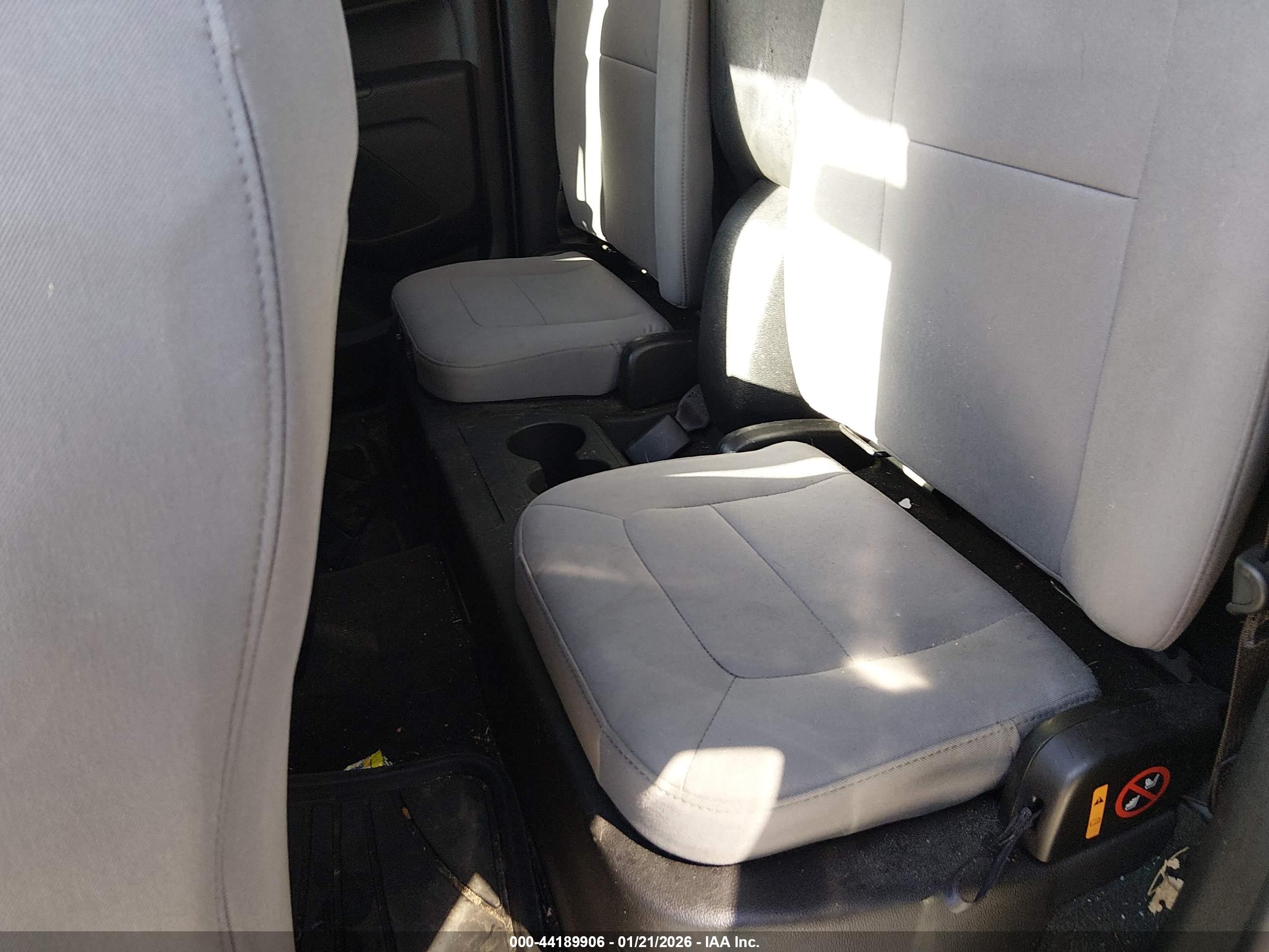 CHEVROLET COLORADO image 8