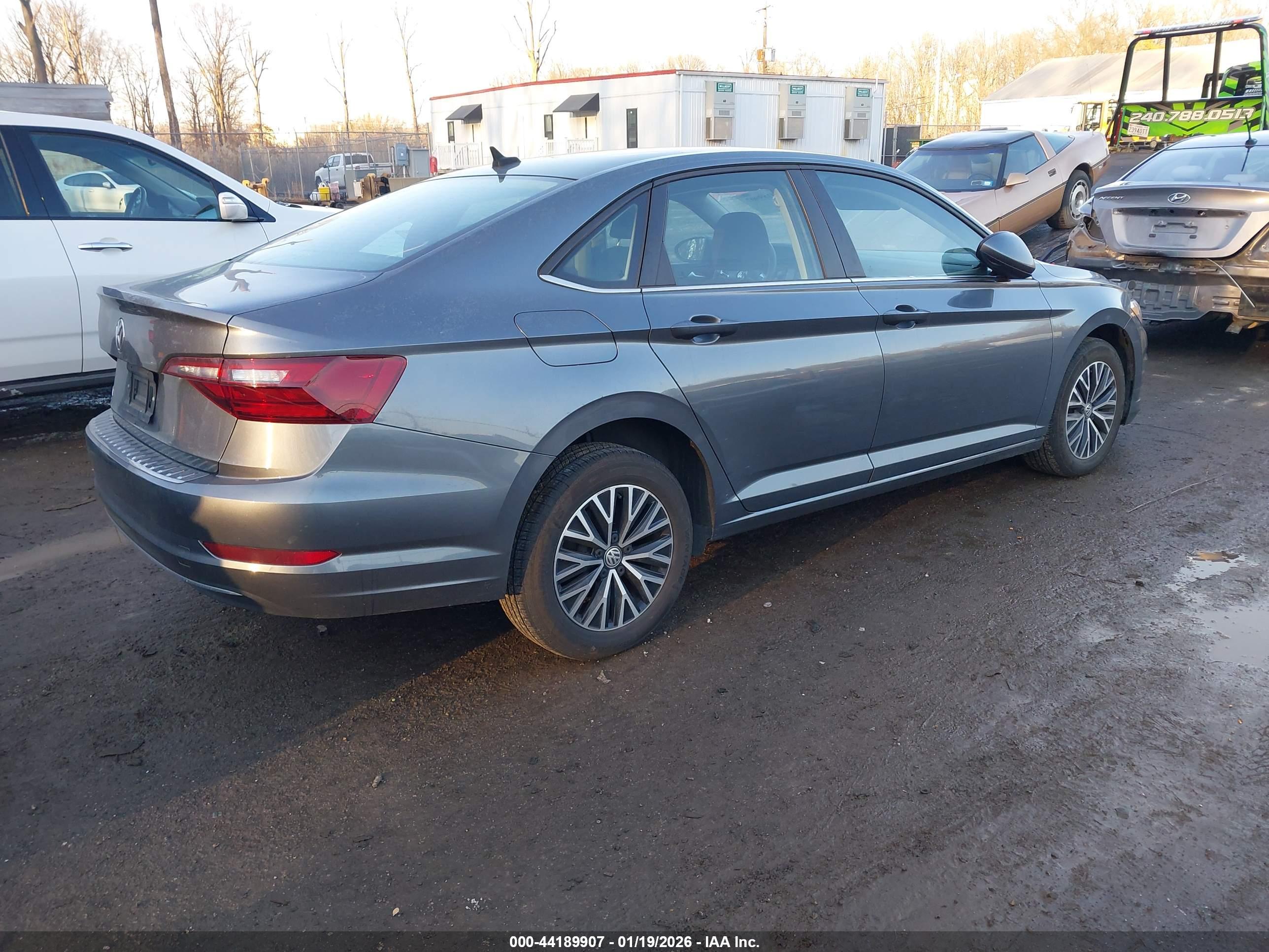 VOLKSWAGEN JETTA image 4