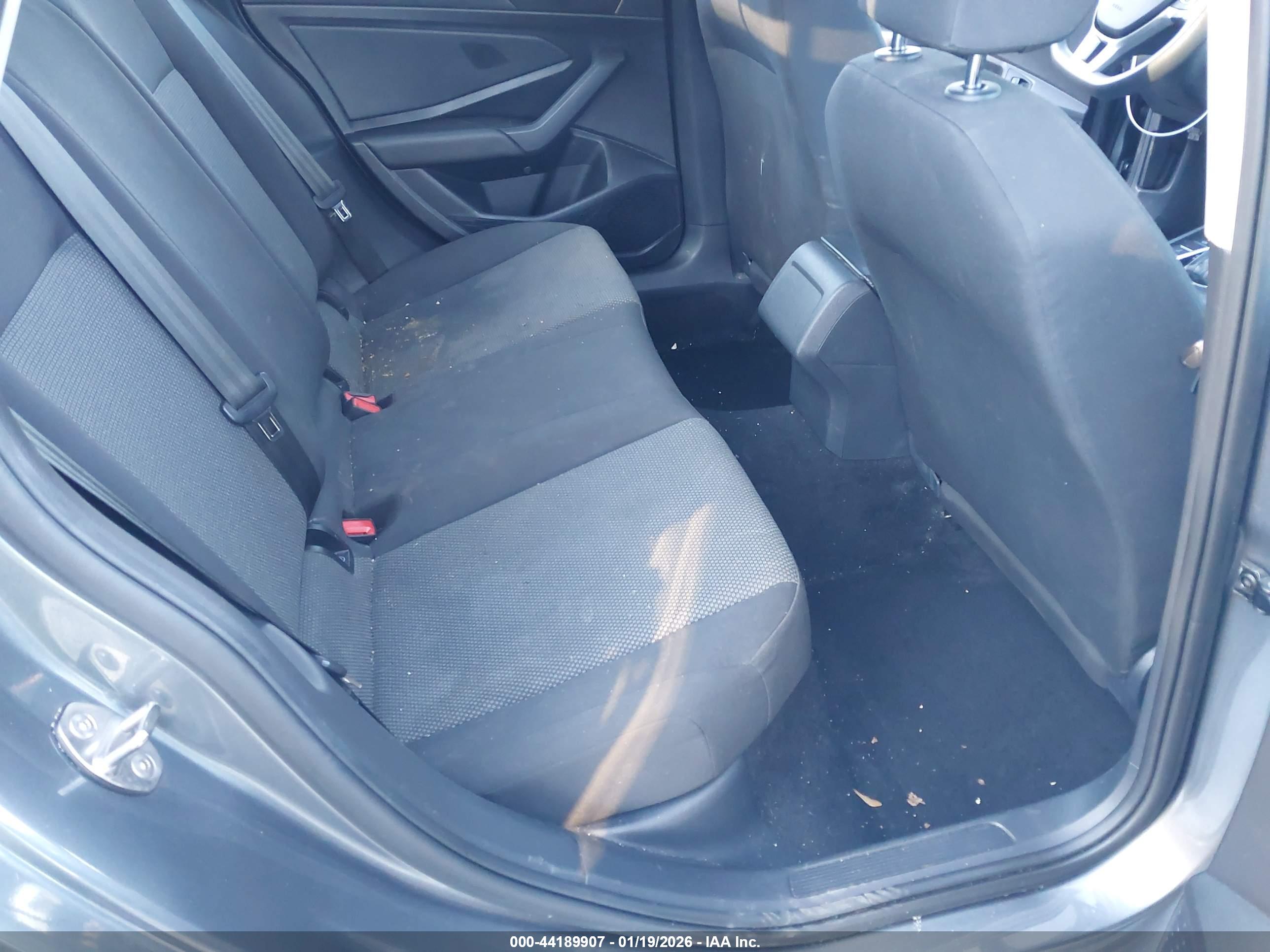 VOLKSWAGEN JETTA image 8