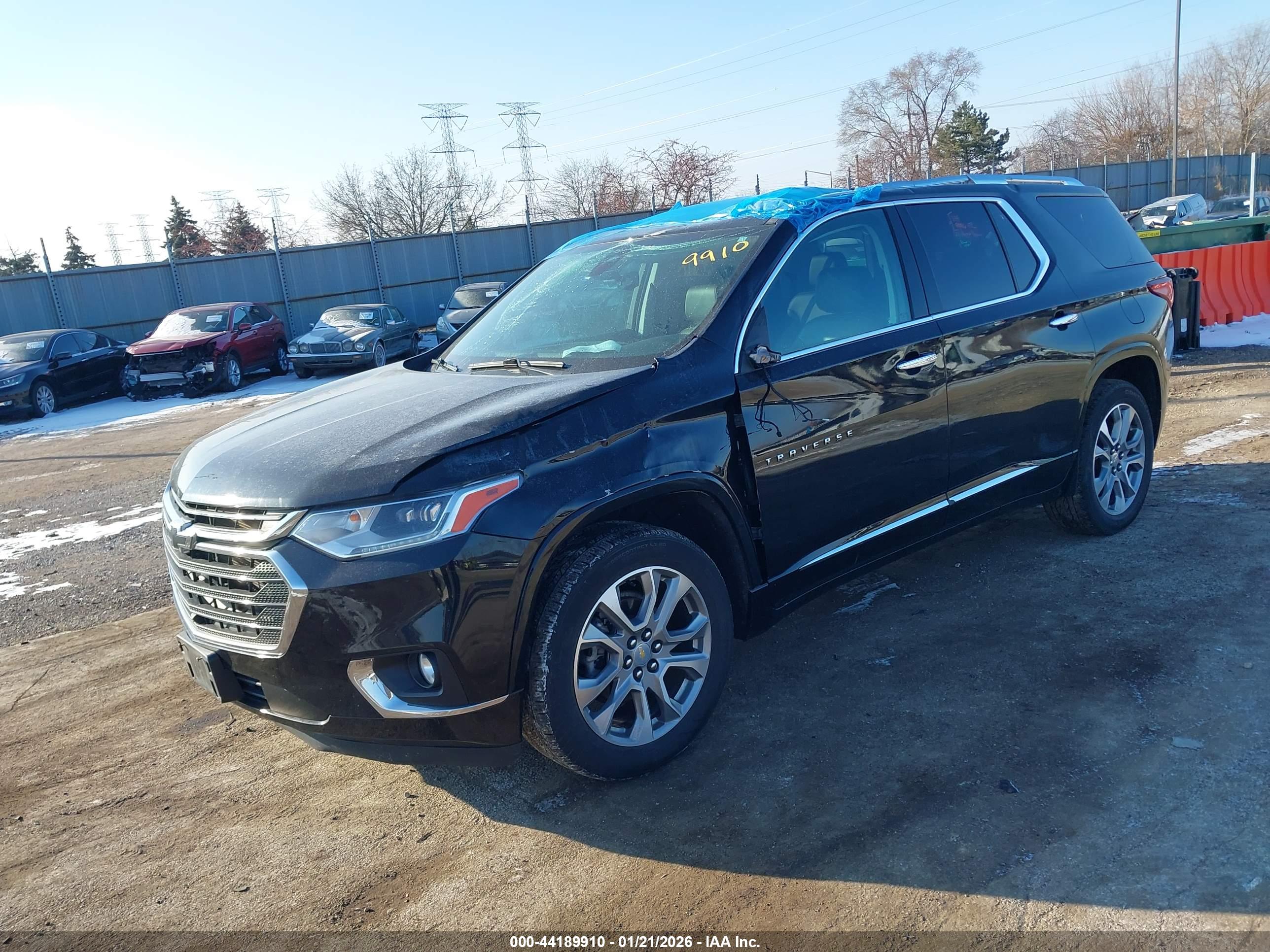 CHEVROLET TRAVERSE image 2