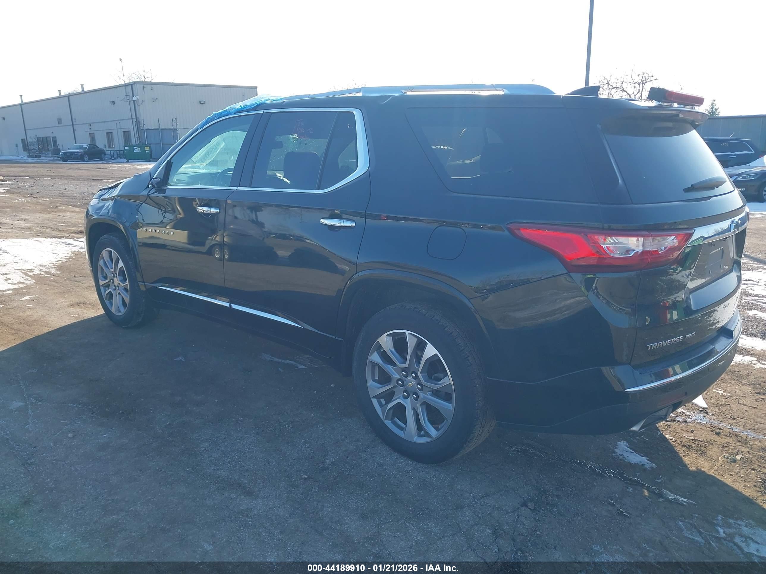 CHEVROLET TRAVERSE image 3