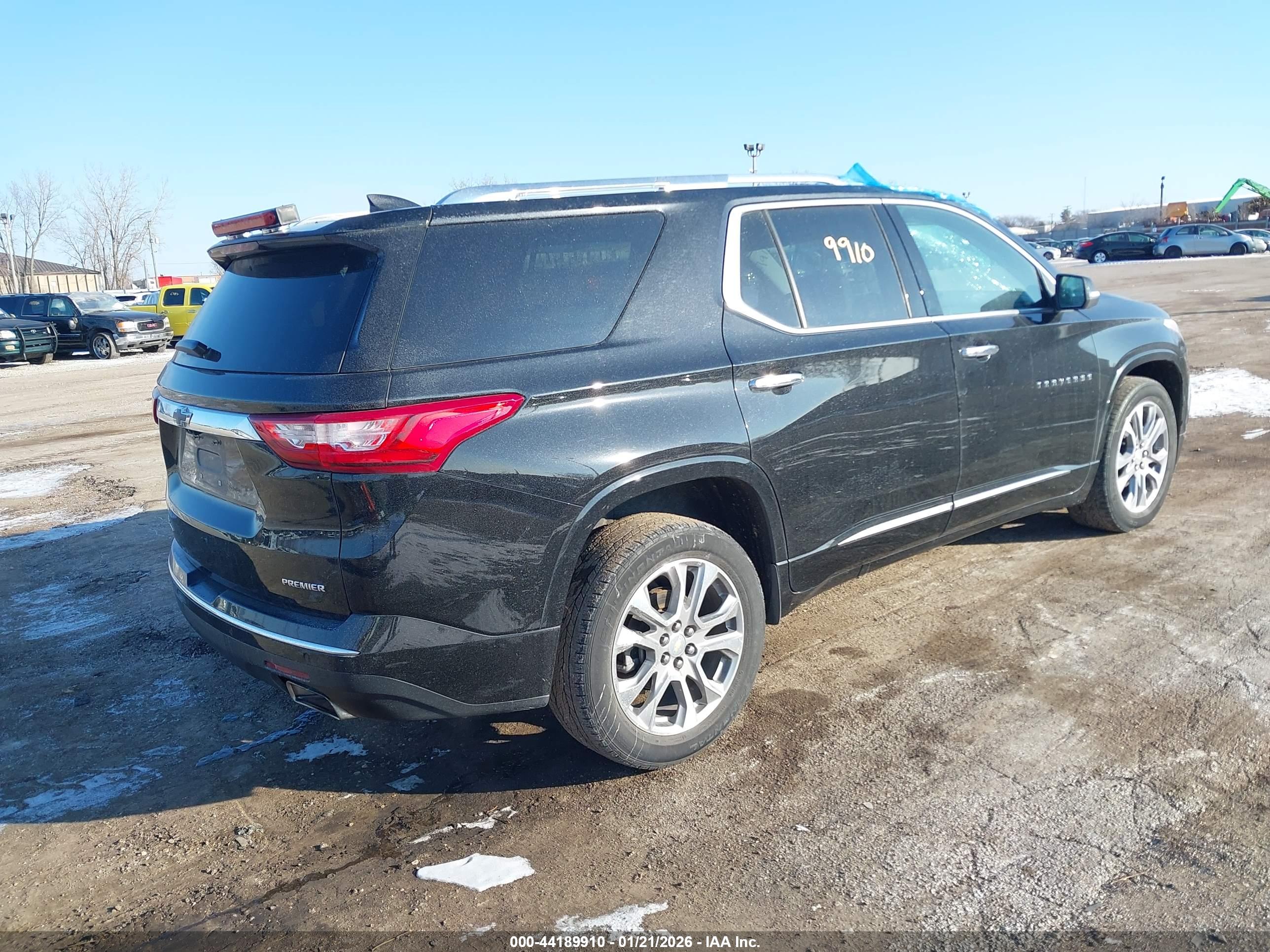 CHEVROLET TRAVERSE image 4