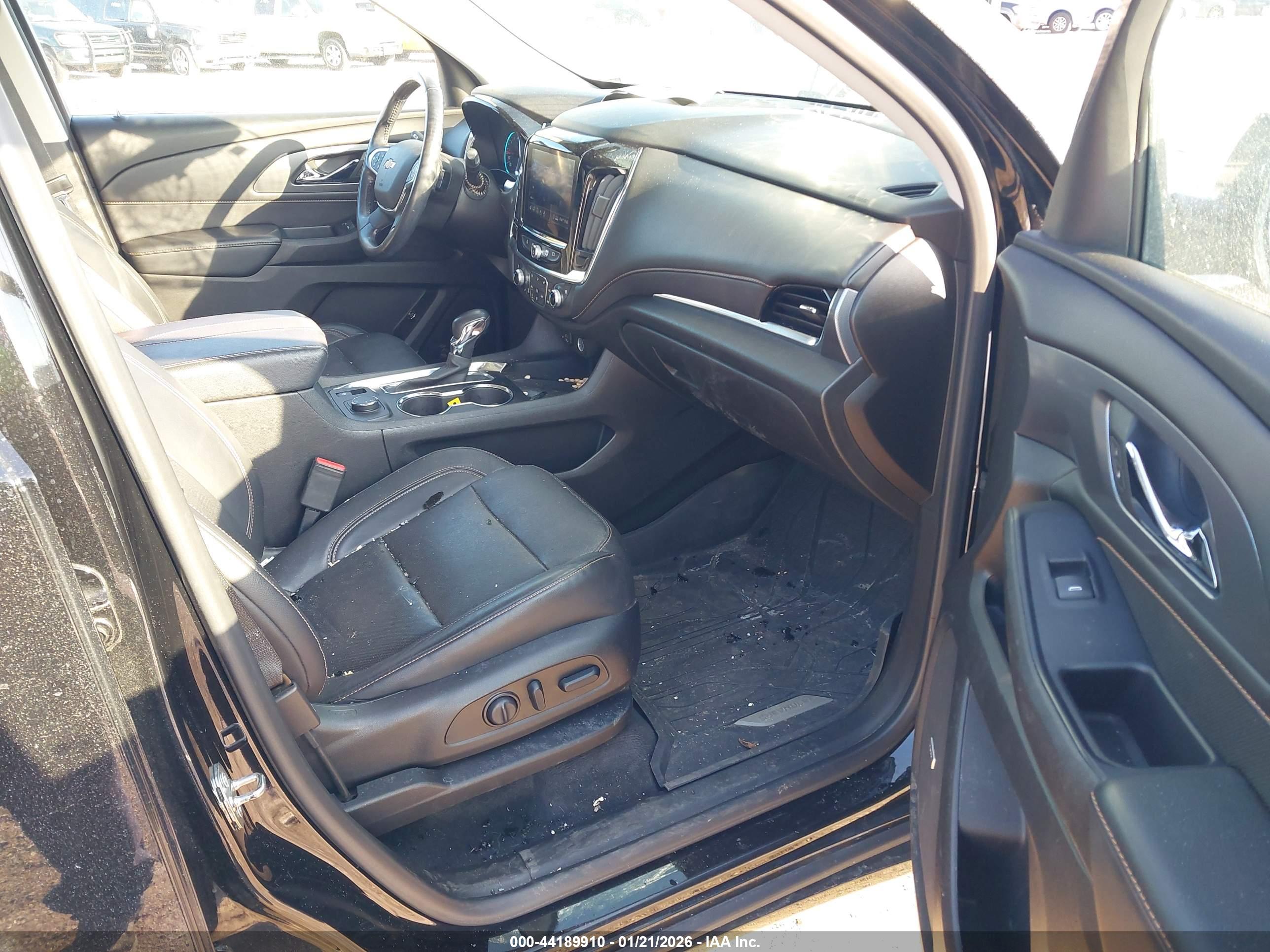 CHEVROLET TRAVERSE image 5