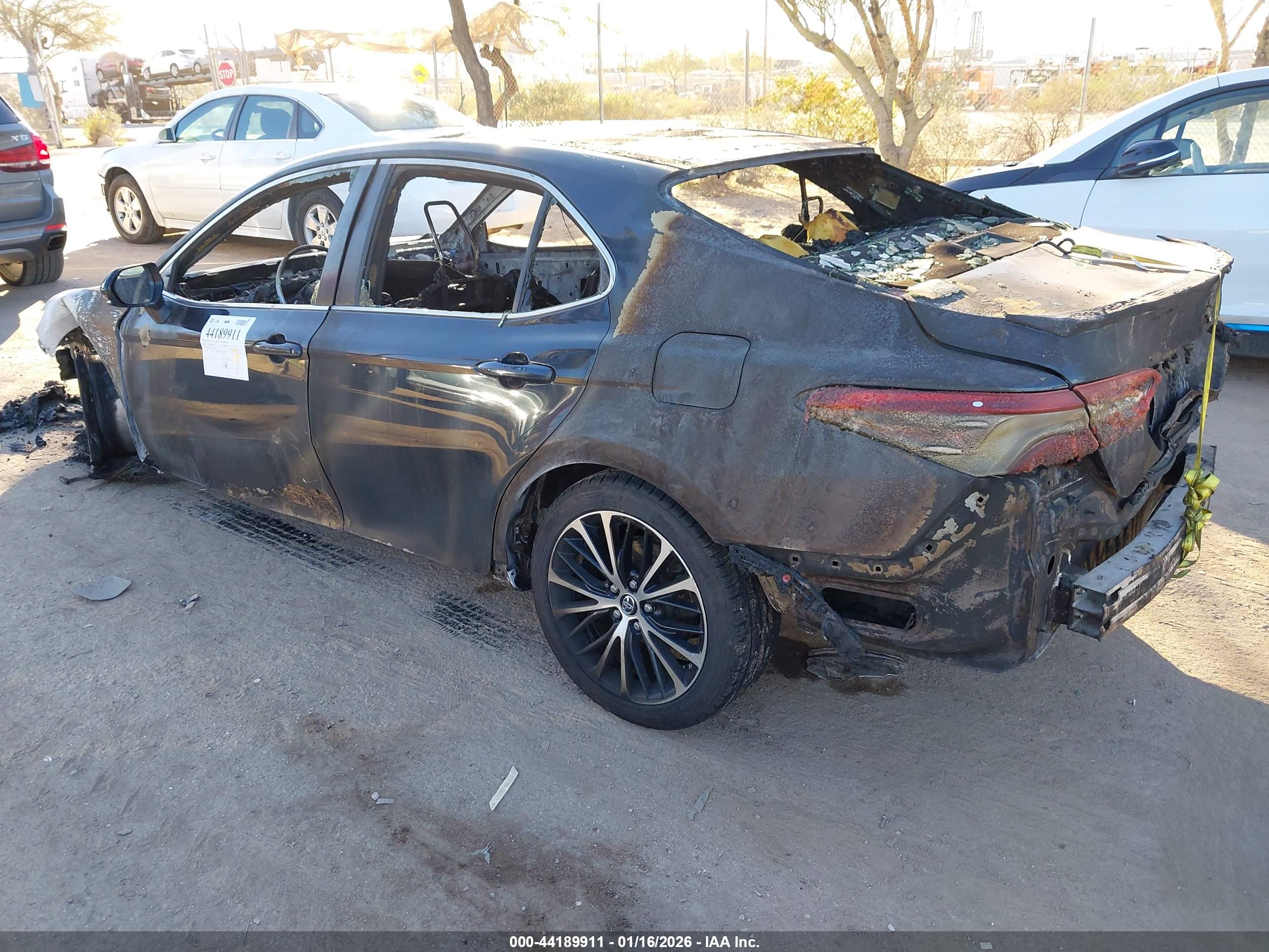 TOYOTA CAMRY image 3