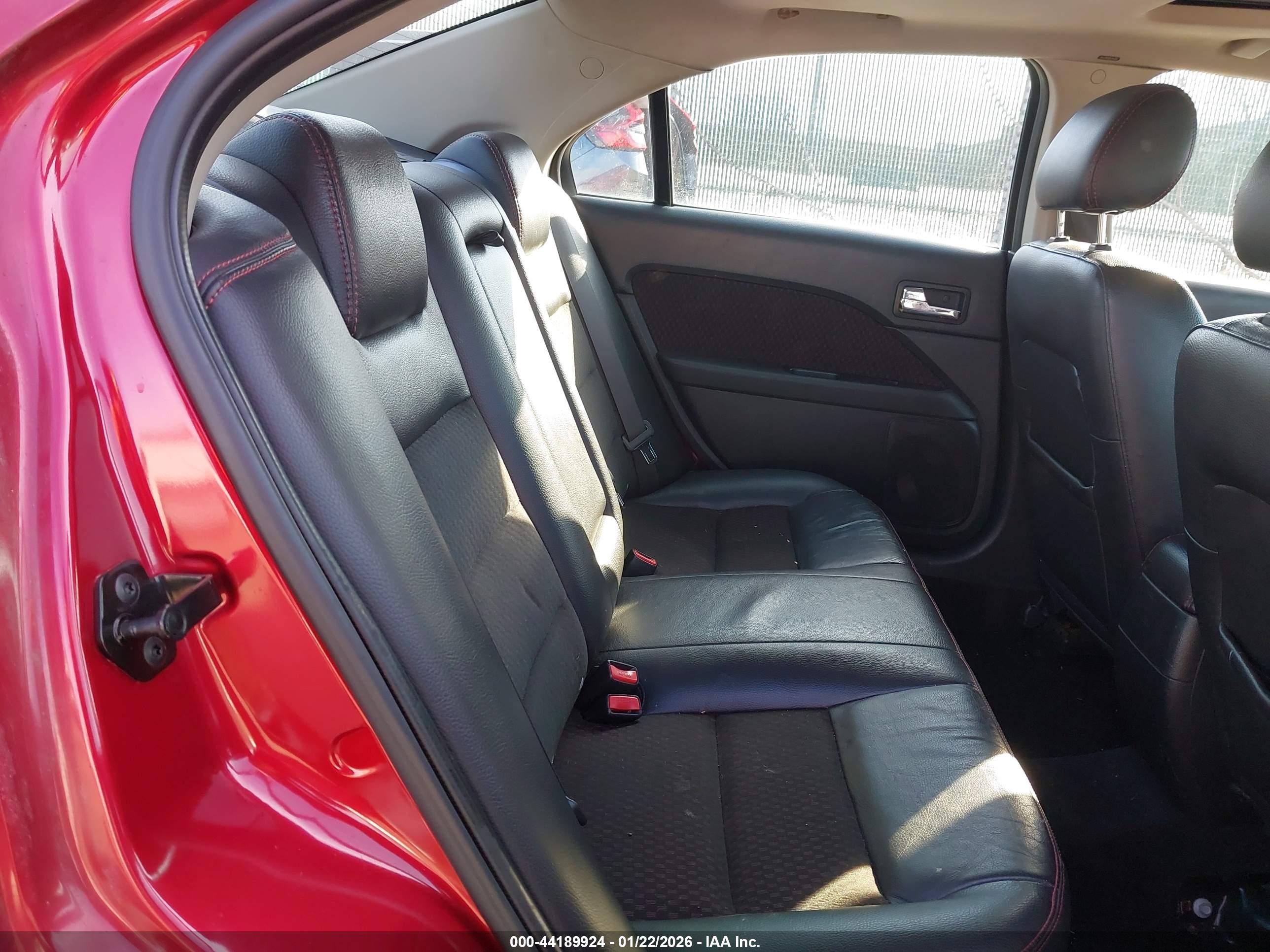 FORD FUSION image 8