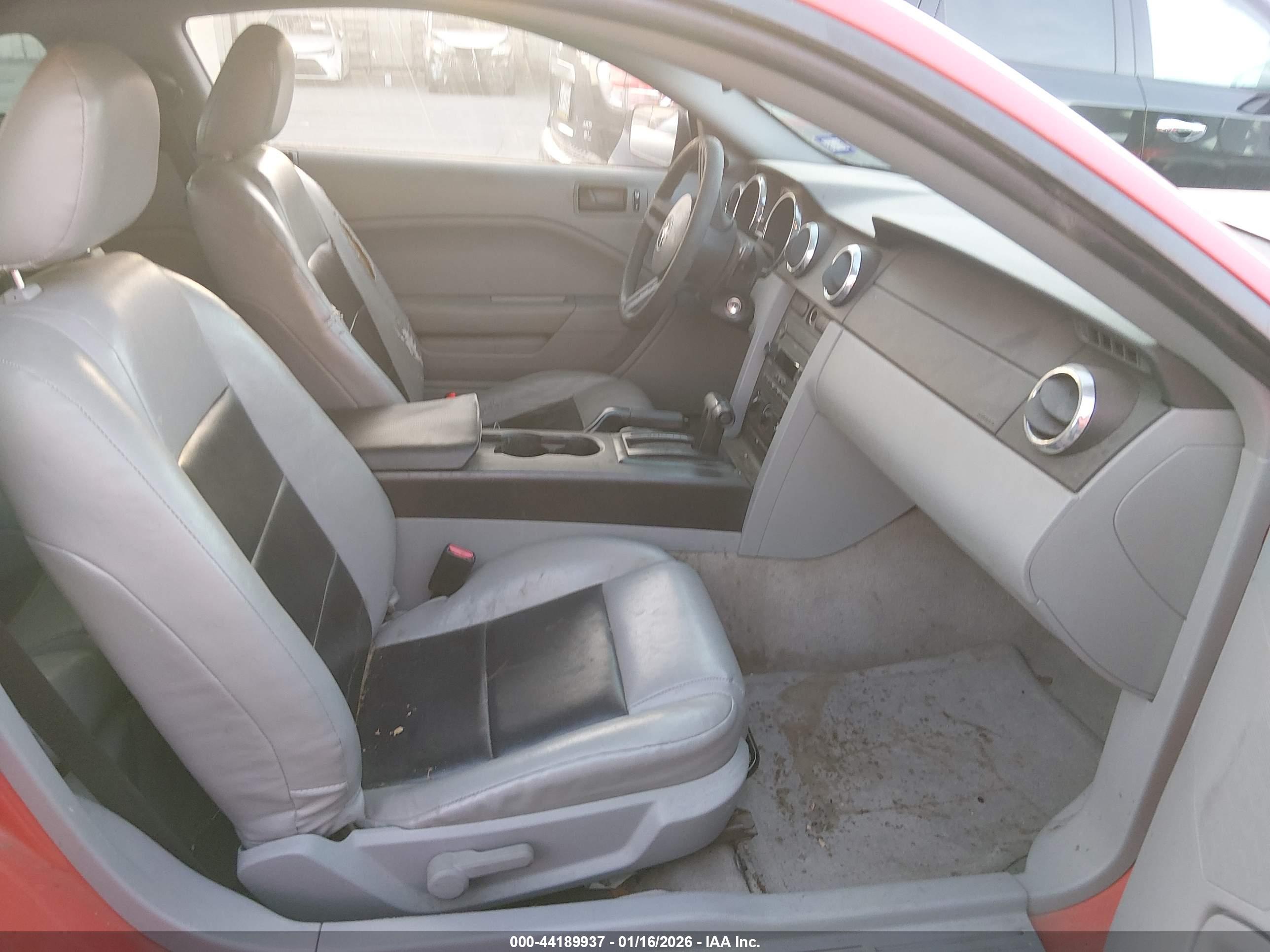 FORD MUSTANG image 5