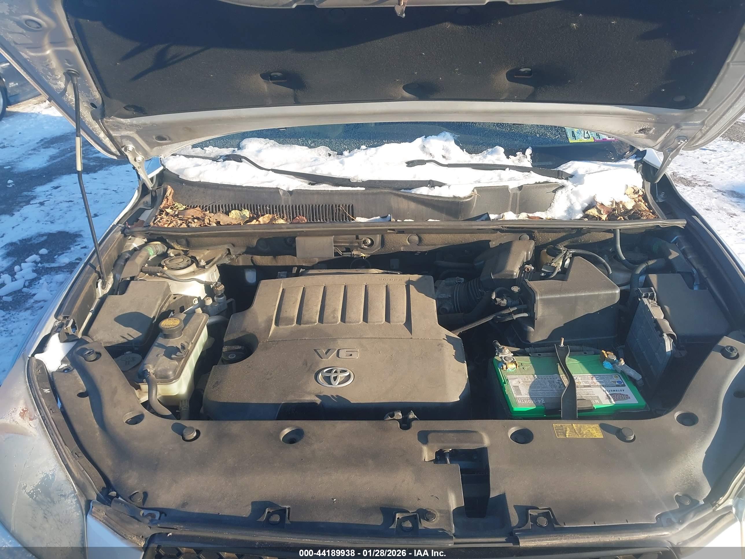 TOYOTA RAV4 image 10