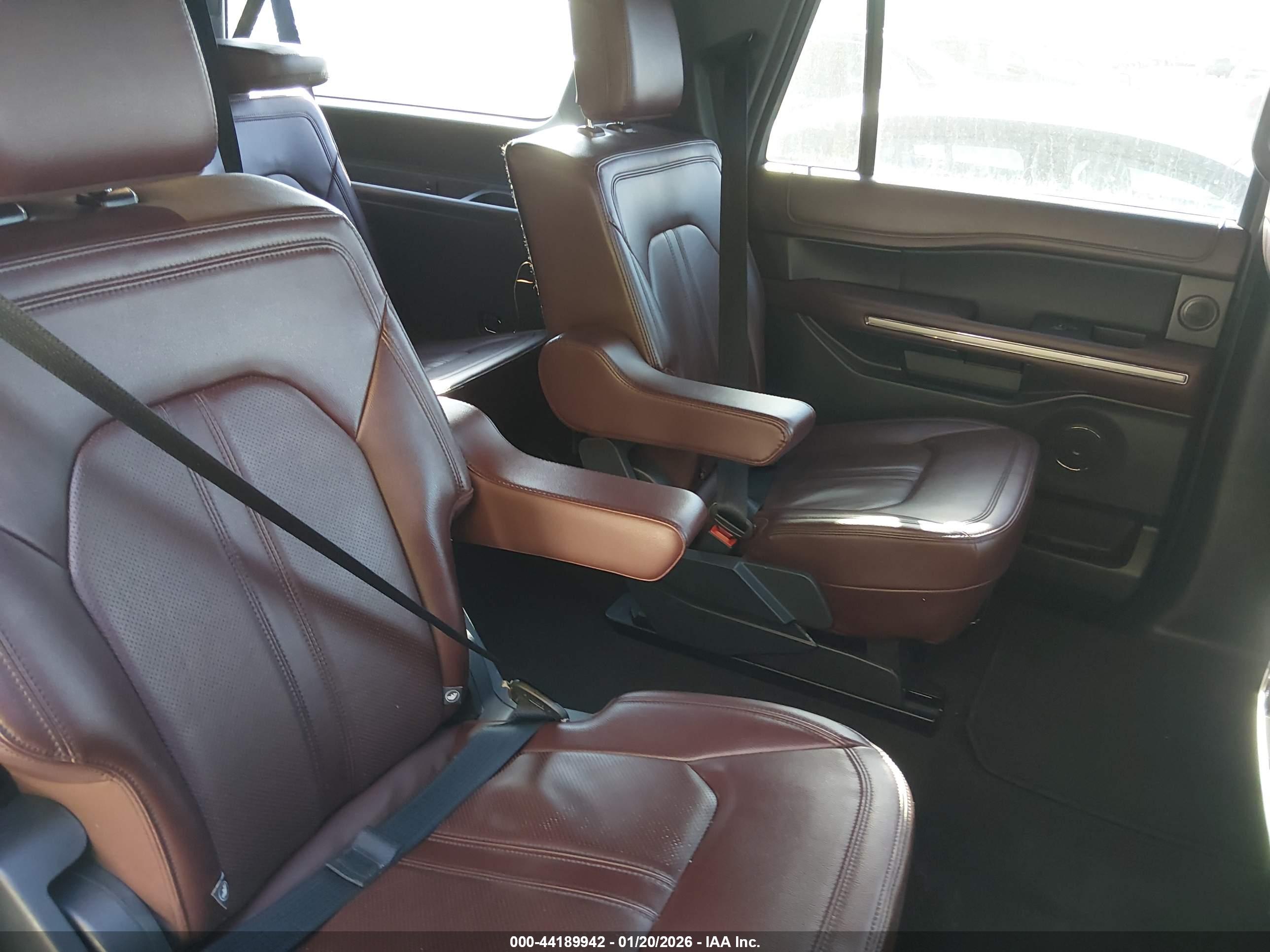 FORD EXPEDITION image 8