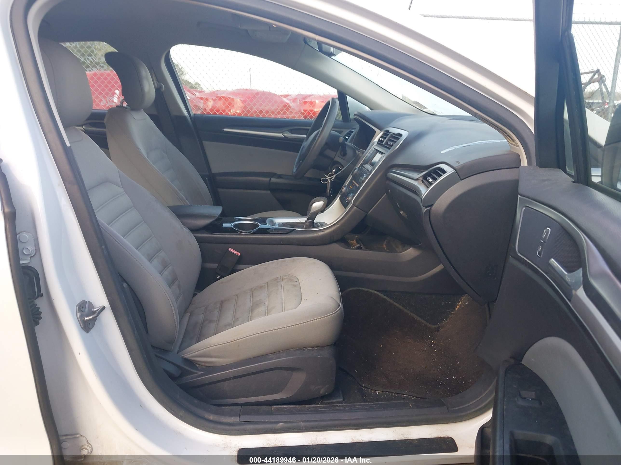 FORD FUSION image 5