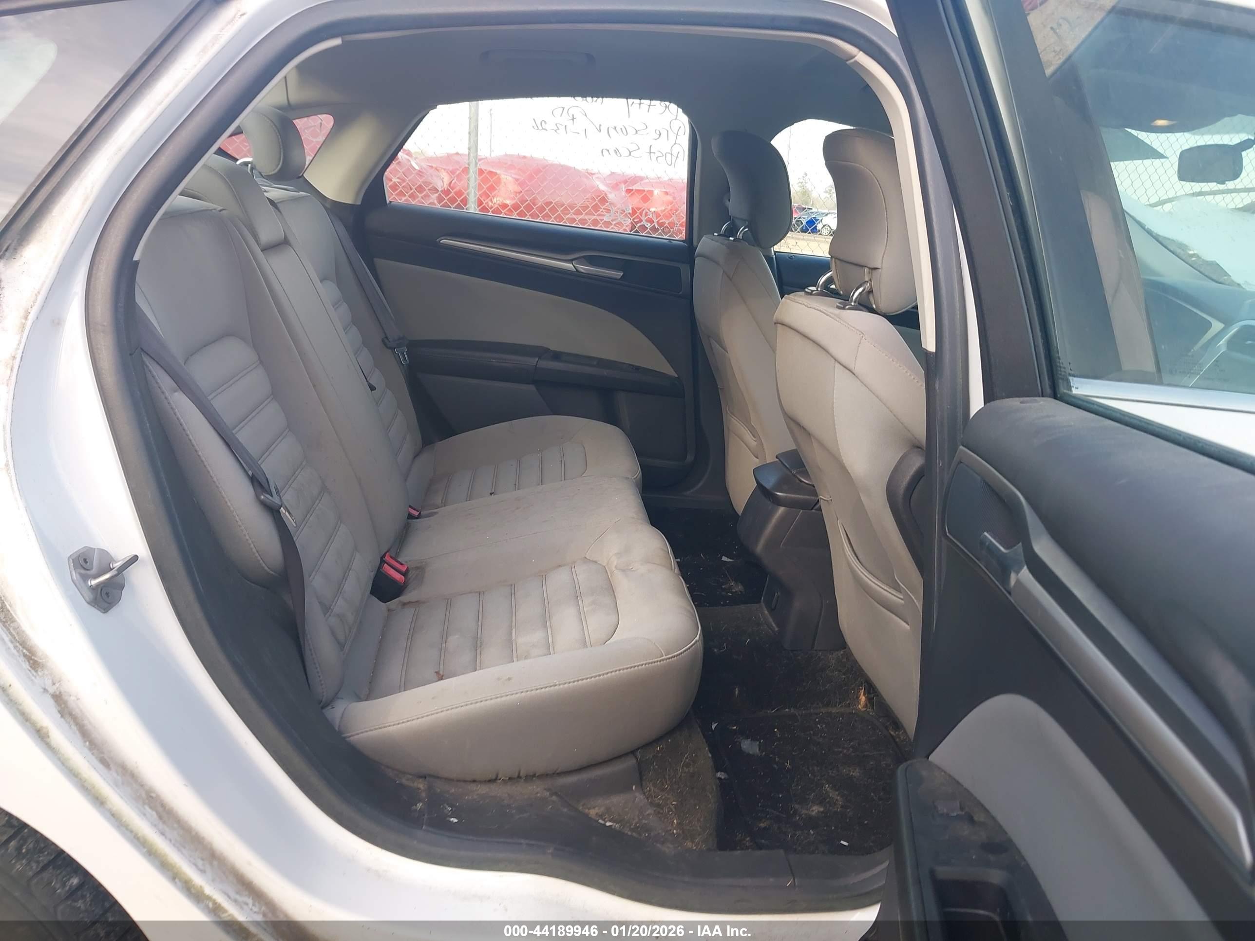 FORD FUSION image 8