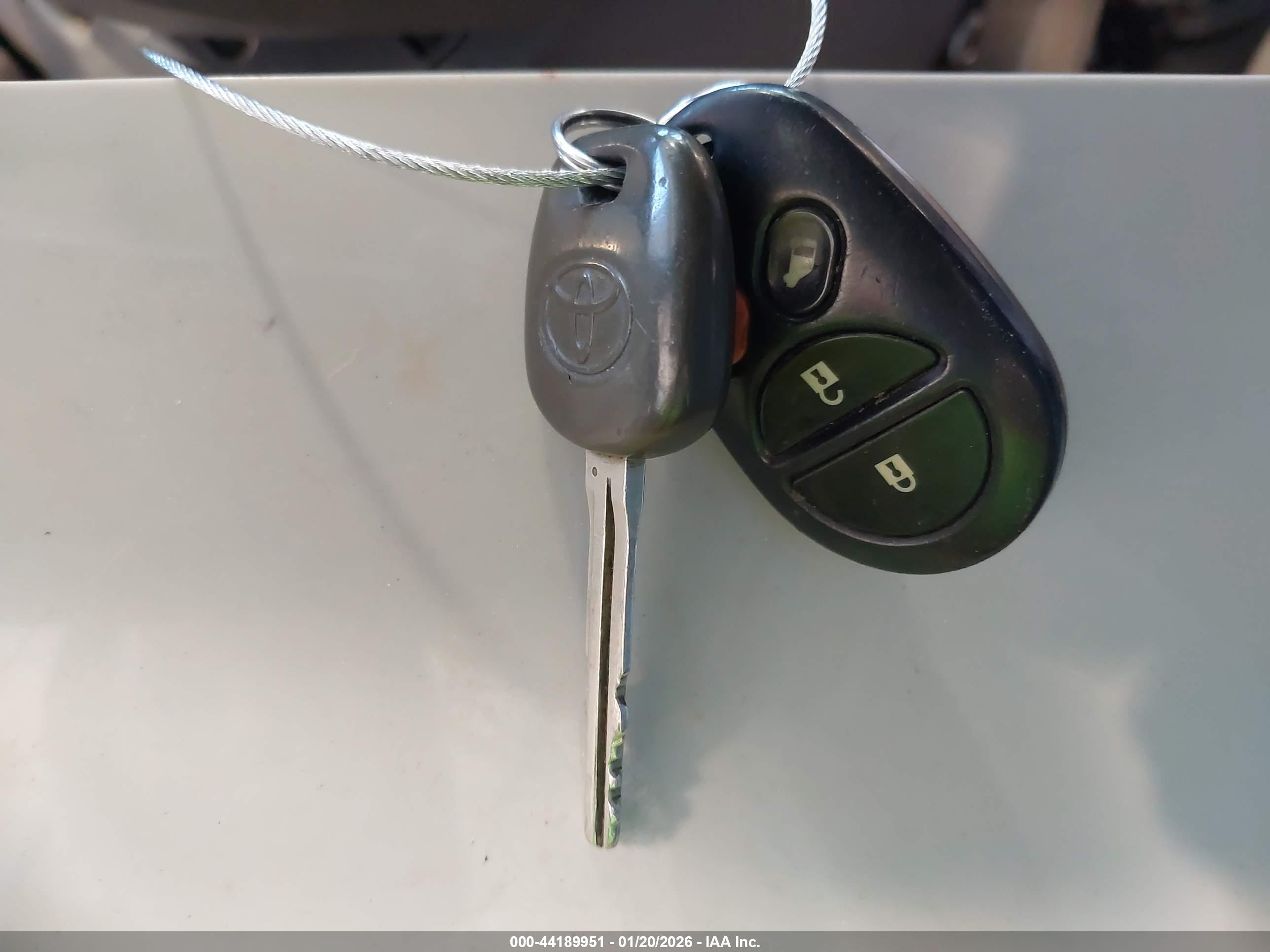TOYOTA SIENNA image 11